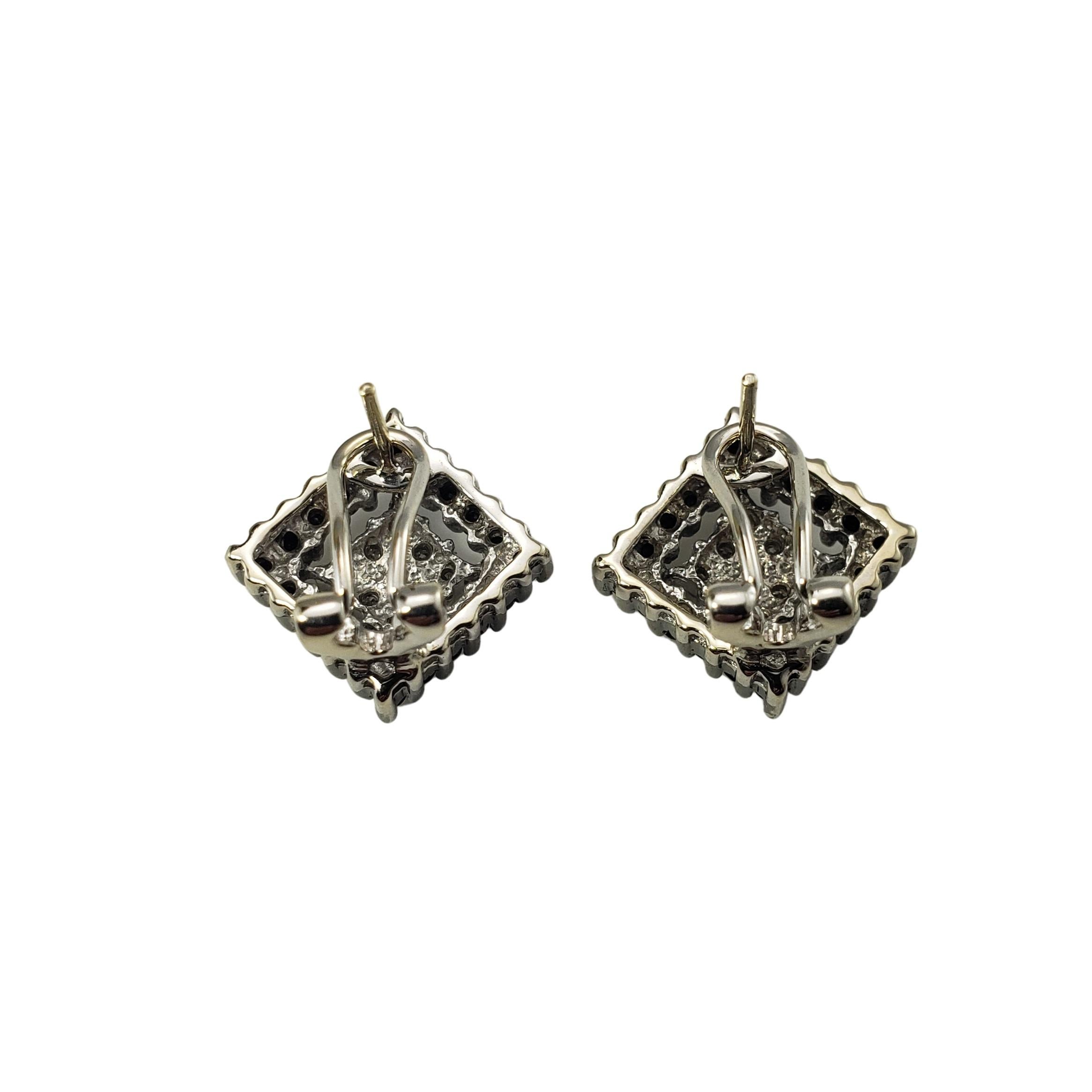 14 Karat White Gold Black and White Diamond Earrings In Good Condition For Sale In Washington Depot, CT