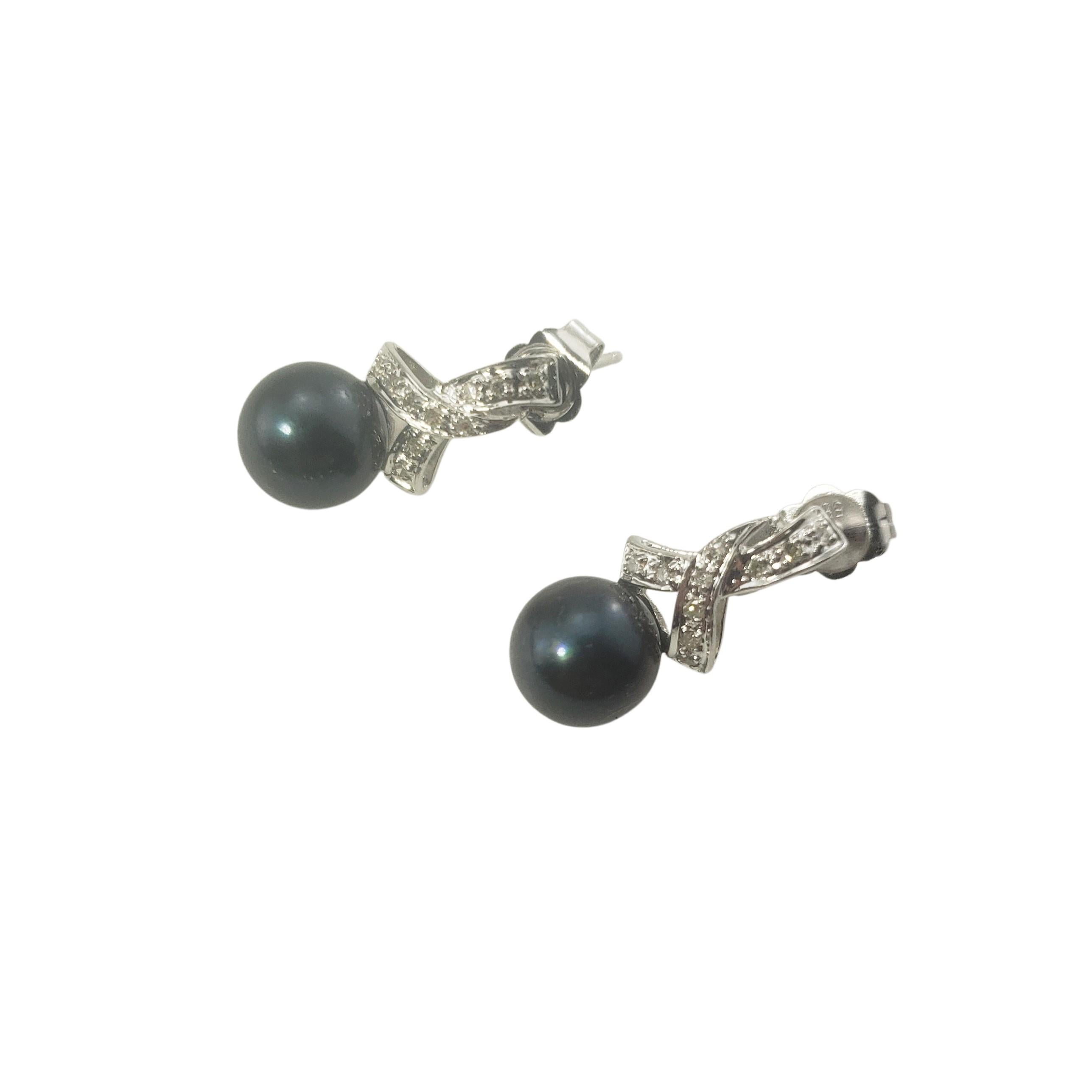14 Karat White Gold Black Pearl and Diamond Drop Earrings In Good Condition In Washington Depot, CT