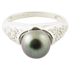 14 Karat White Gold Black Pearl and Diamond Ring