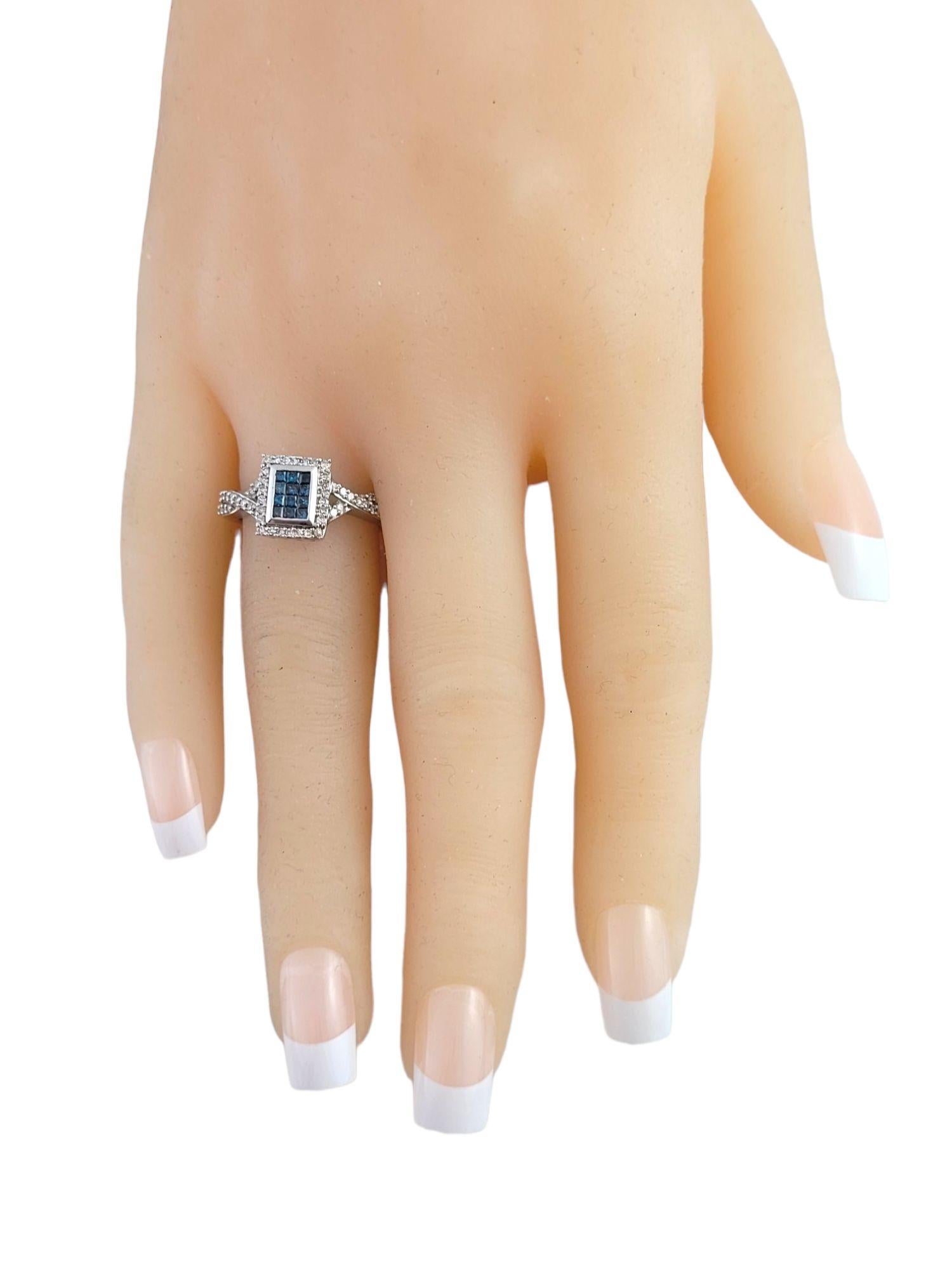 14 Karat White Gold Blue and White Diamond Ring For Sale 2