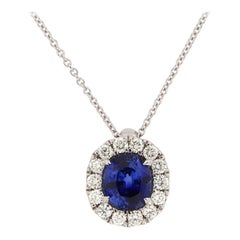 Pendentif en or blanc 14 carats avec saphir bleu et halo de diamants de 2 1/2 carats