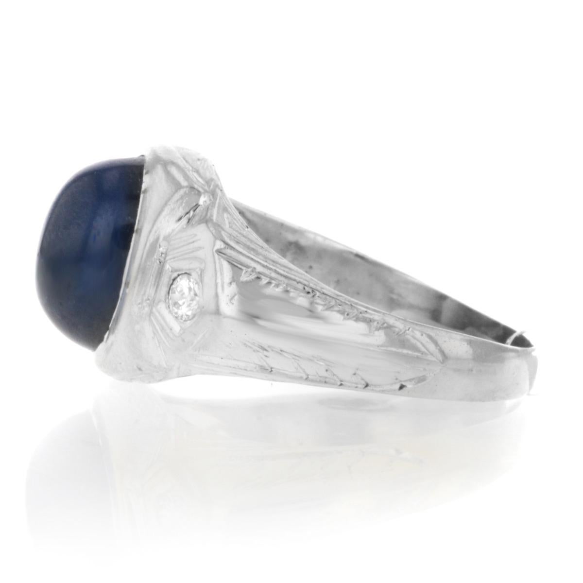 Women's or Men's 14 Karat White Gold Blue Sapphire and White Diamond Ring For Sale