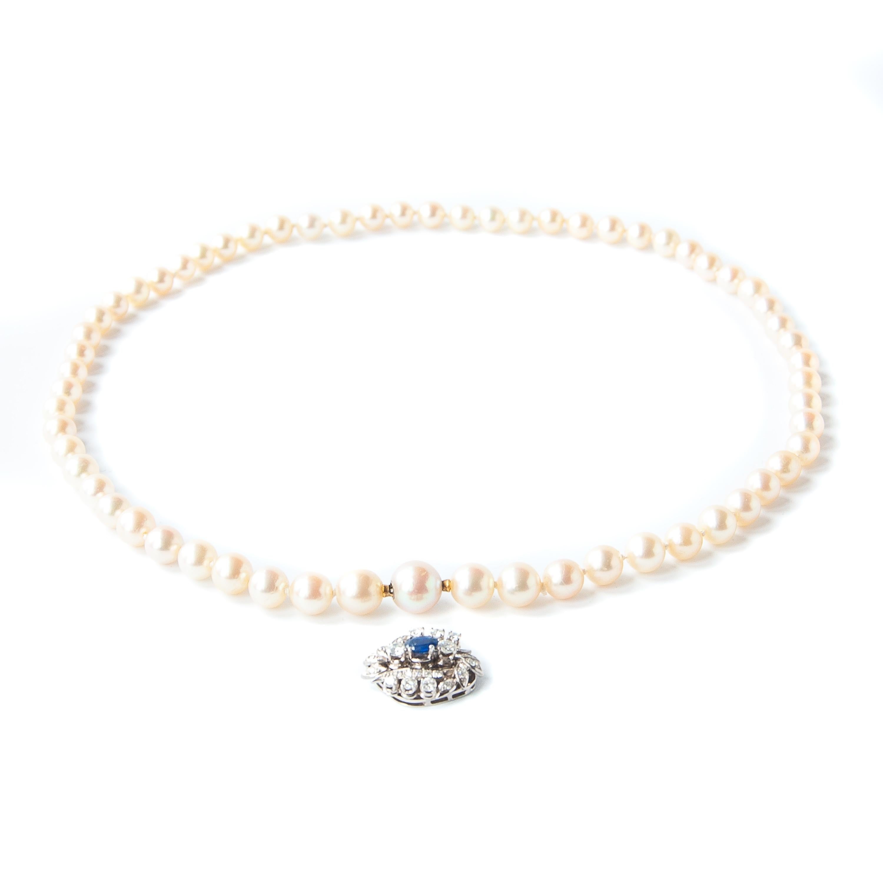 Perlenkette aus 14 Karat Weißgold mit blauem Saphir und Diamanten Damen im Angebot