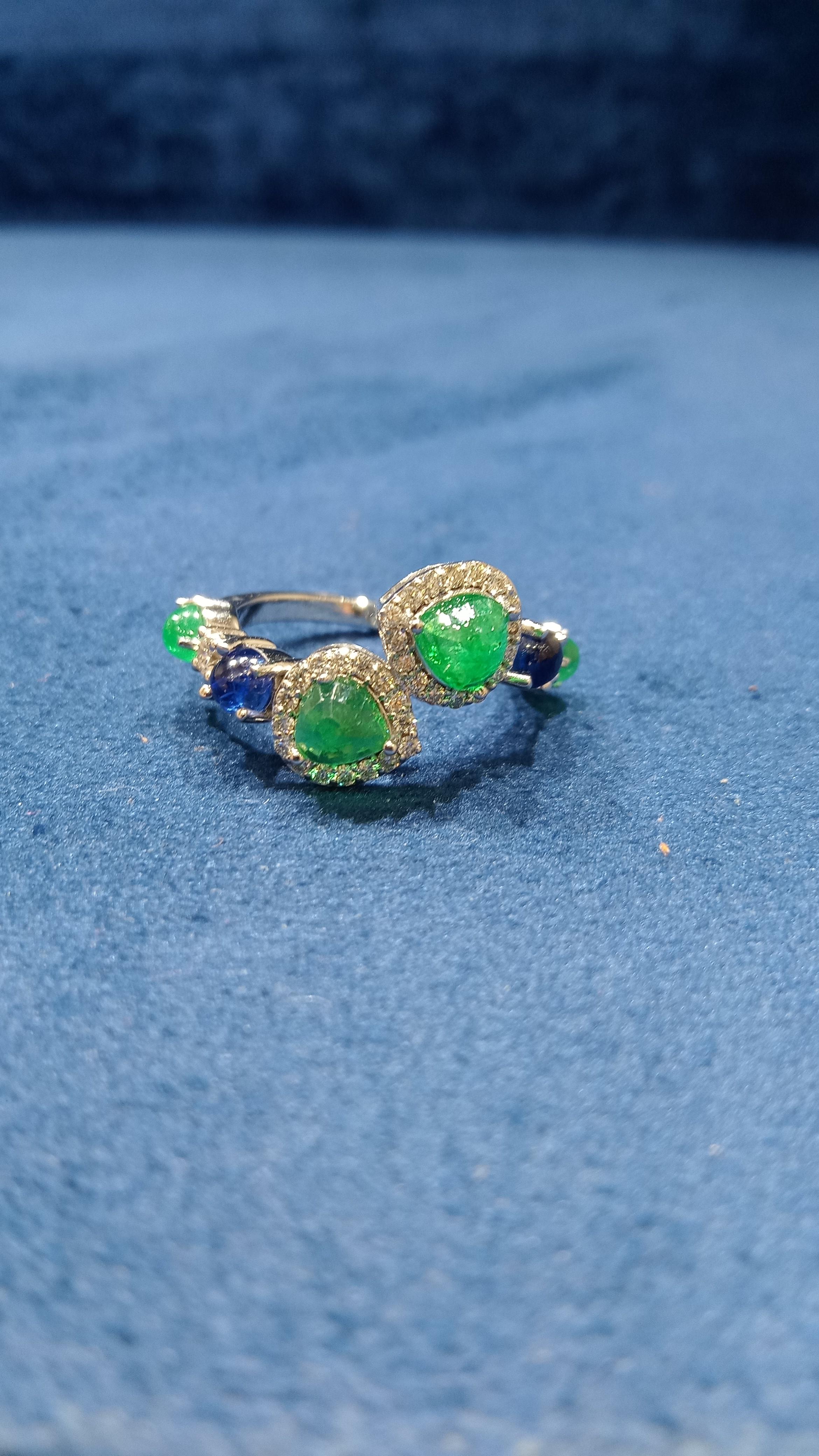 For Sale:  14 Karat White Gold Blue Sapphire Green Emerald White Diamond Ring 3