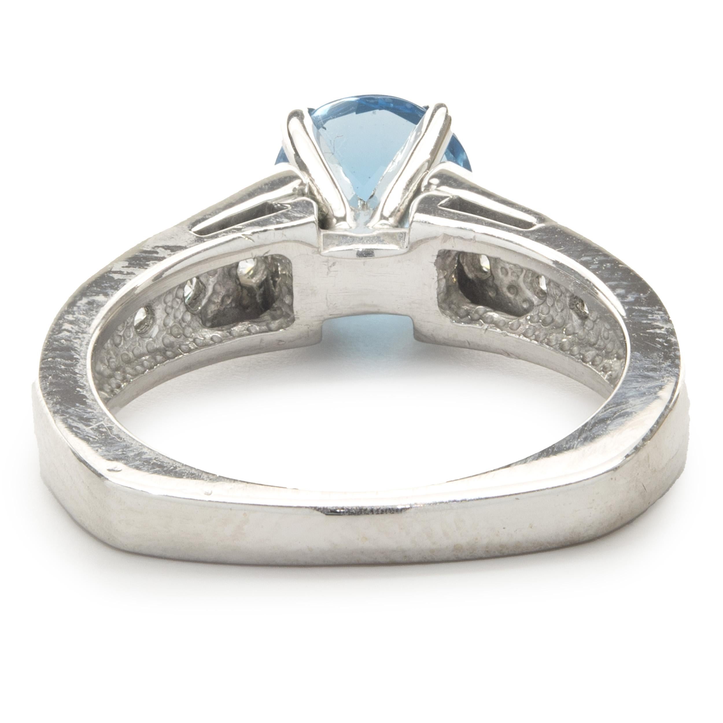 14 Karat Weißgold Ring mit blauem Topas und Diamanten (Rundschliff) im Angebot