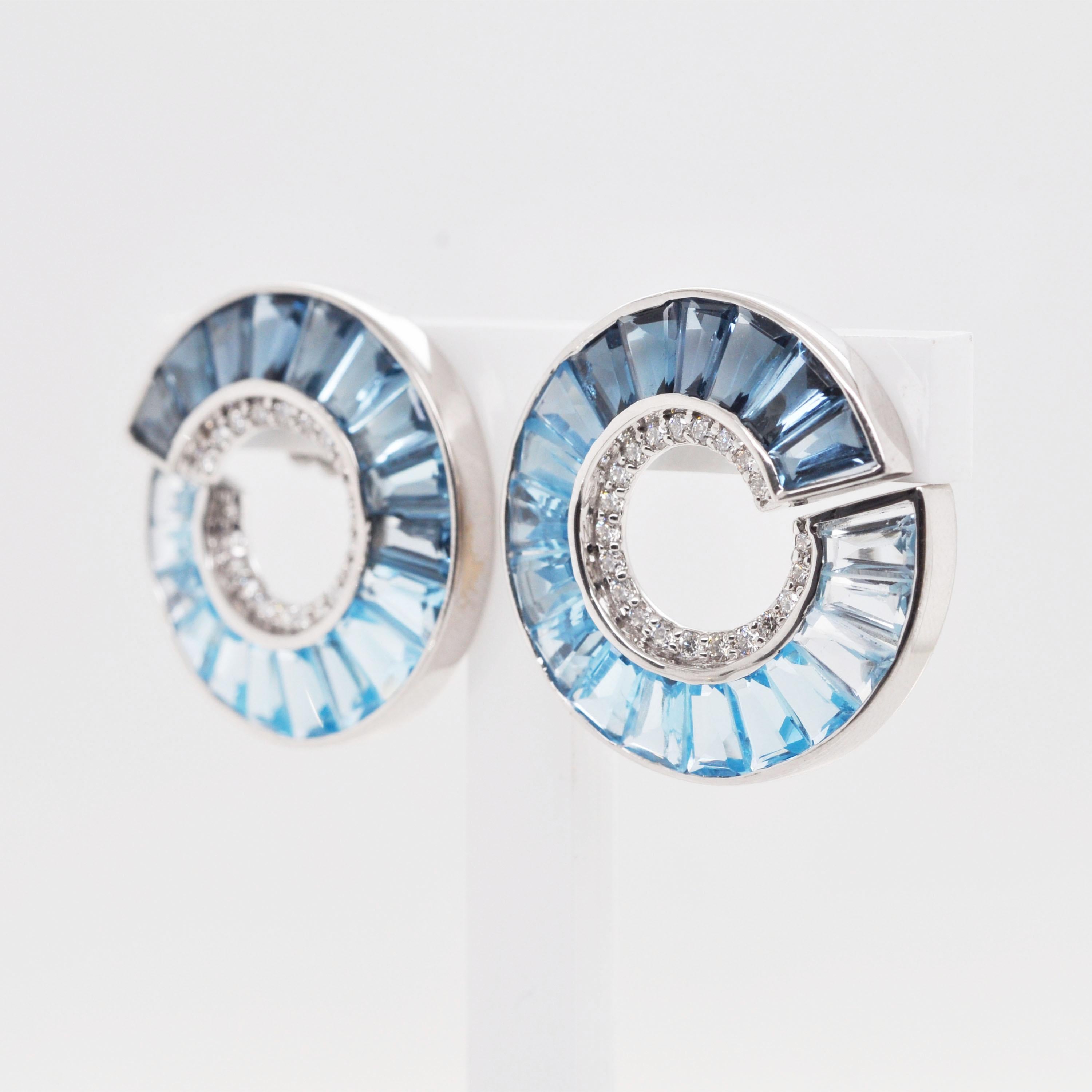 14 Karat White Gold Blue Topaz Taper Baguette Diamond Curve Stud Earrings In New Condition For Sale In Jaipur, Rajasthan