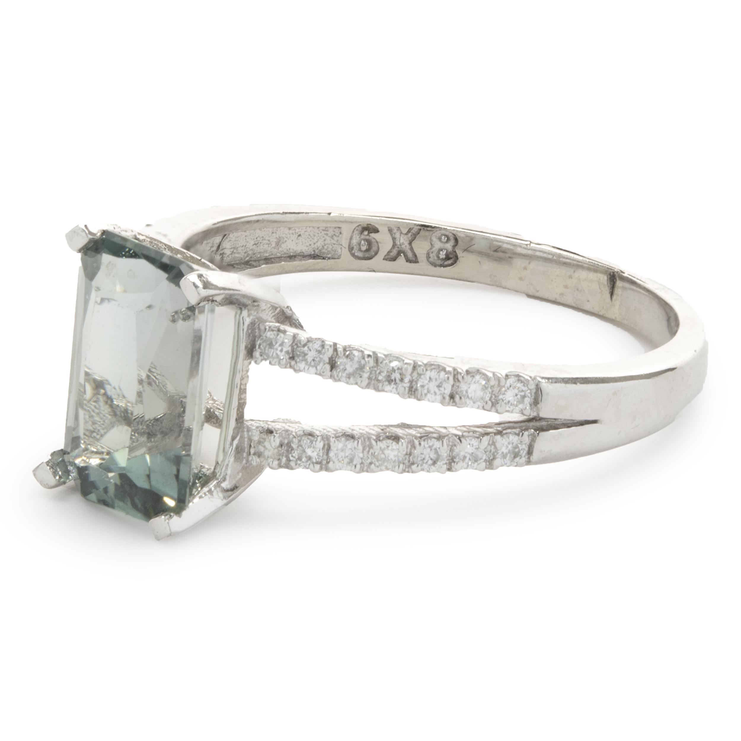 Designer : custom
Matériau : or blanc 14K
Diamant : 28 taille ronde = .28cttw
Couleur : G
Clarté : SI1
Dimensions : le haut de l'anneau mesure 9,96 mm
Taille de la bague : 8.5 (taille complémentaire disponible)
Poids : 3,28 grammes
