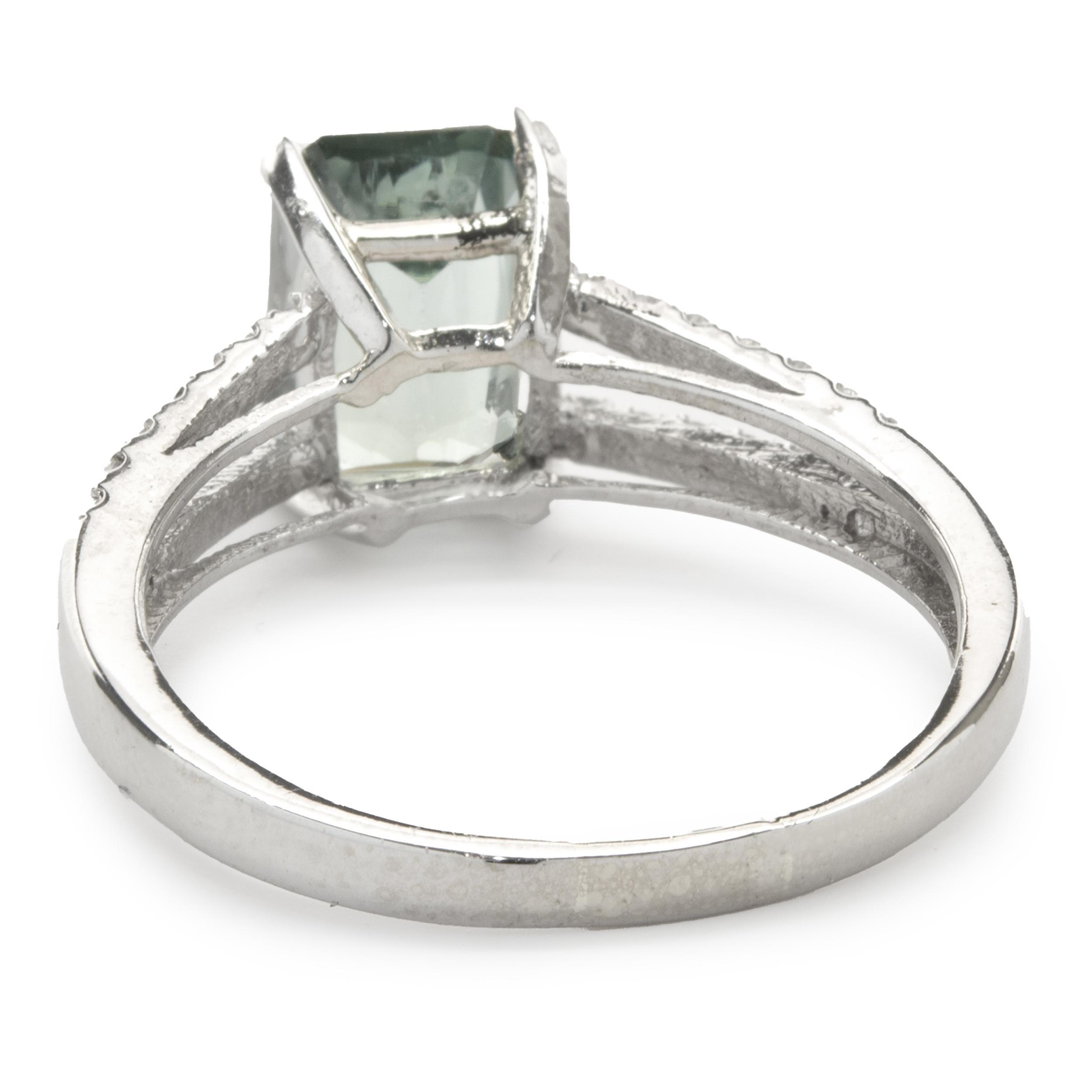 Bague en or blanc 14 carats avec tourmaline bleue et diamants Excellent état - En vente à Scottsdale, AZ