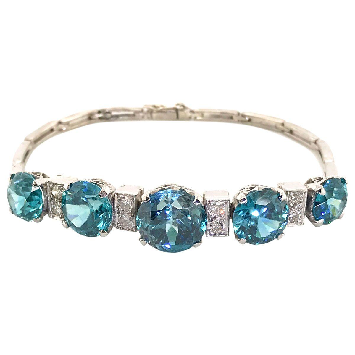 14 Karat White Gold Blue Zircon and Diamond Bracelet In Good Condition For Sale In QLD , AU