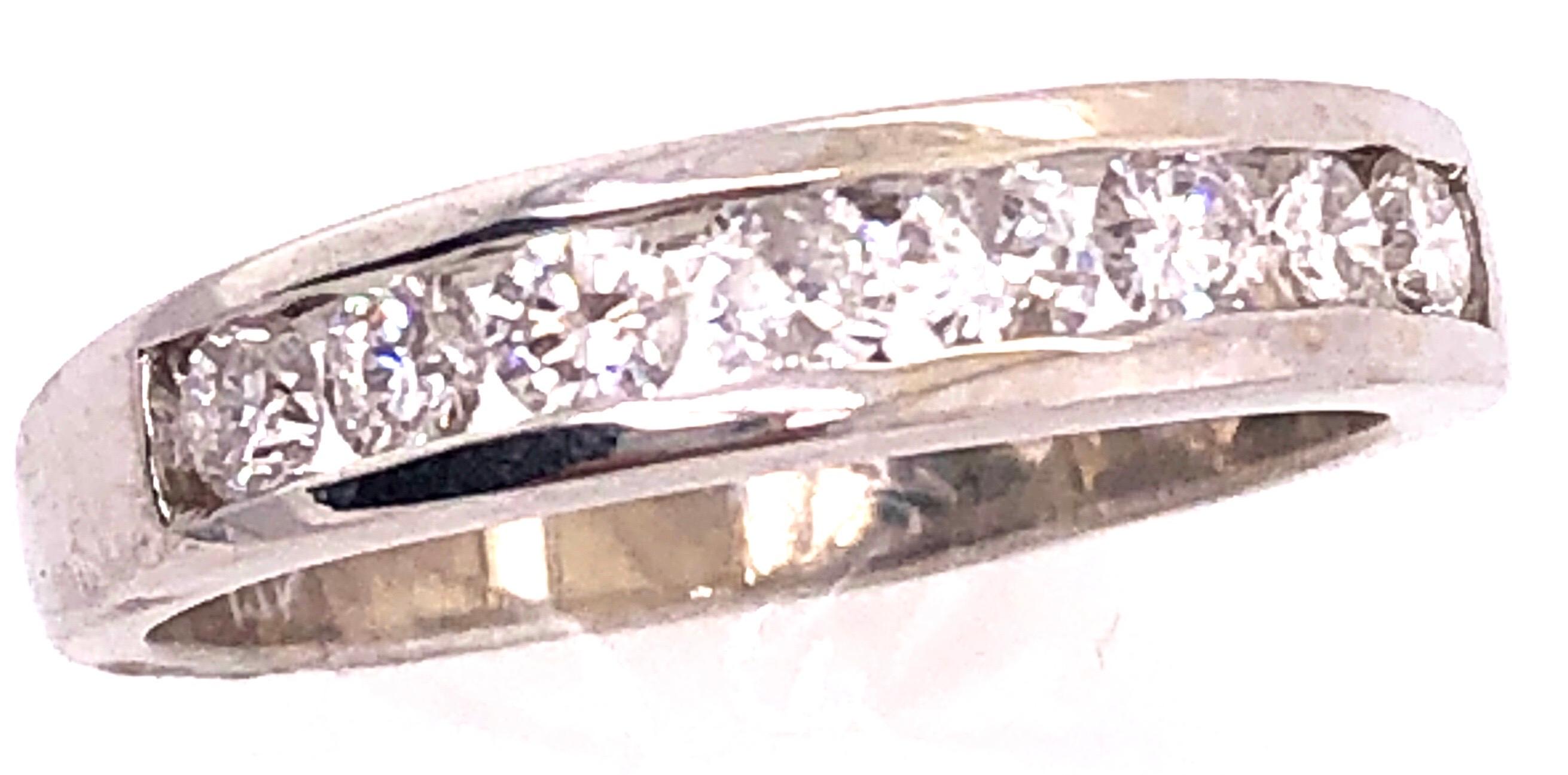 14 Karat White Gold Bridal Ring/Wedding Ring 0.80 Total Diamond Weight.
Size 7
3.6 grams total weight.