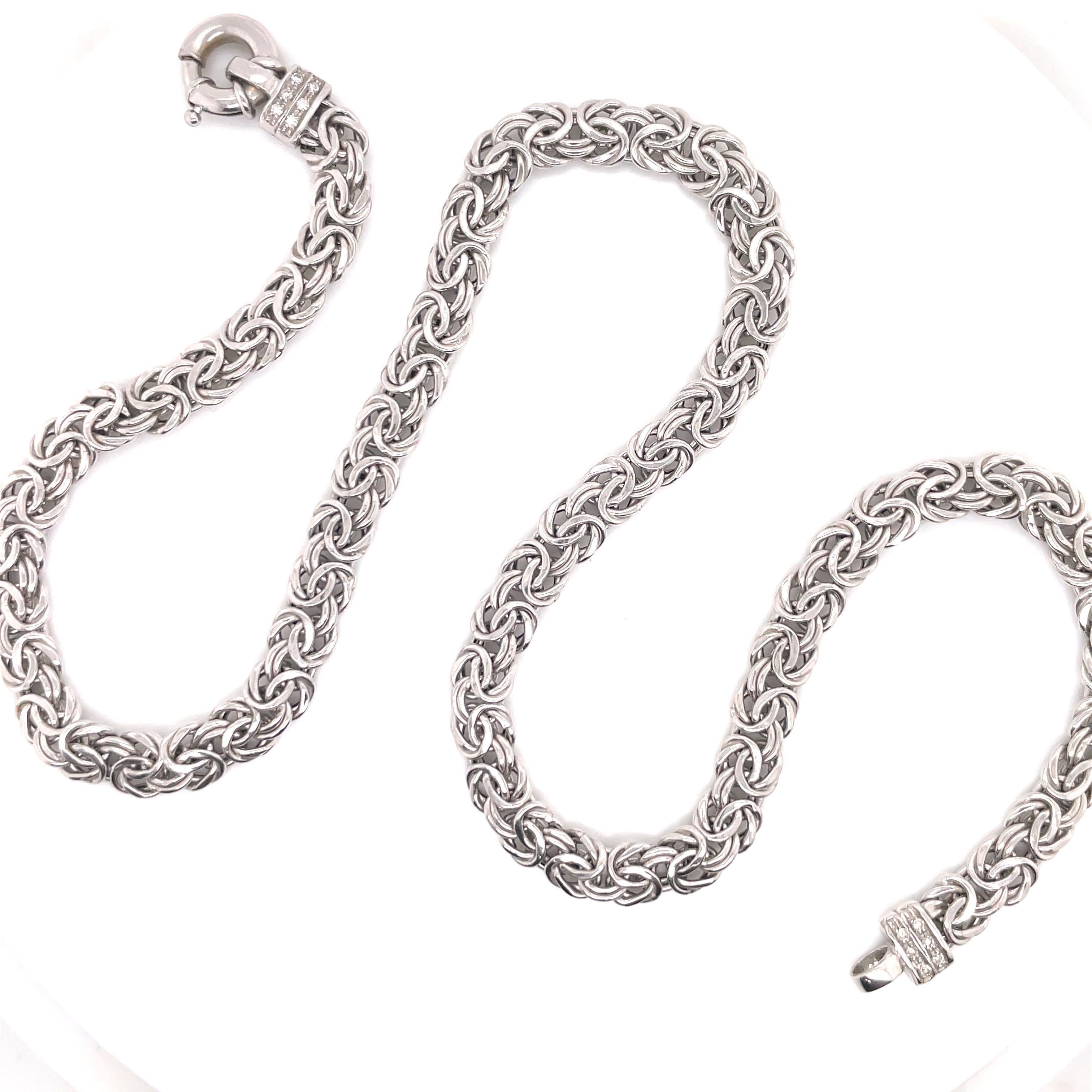 collier en or blanc 14 carats avec un lien à motif byzantin pesant 17.8 grammes, 18 pouces. 
Fabriqué en Italie