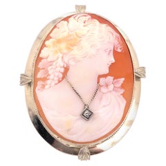 Broche y Colgante Camafeo de Oro Blanco de 14 Kilates Perfil de Mujer con Collar de Diamantes