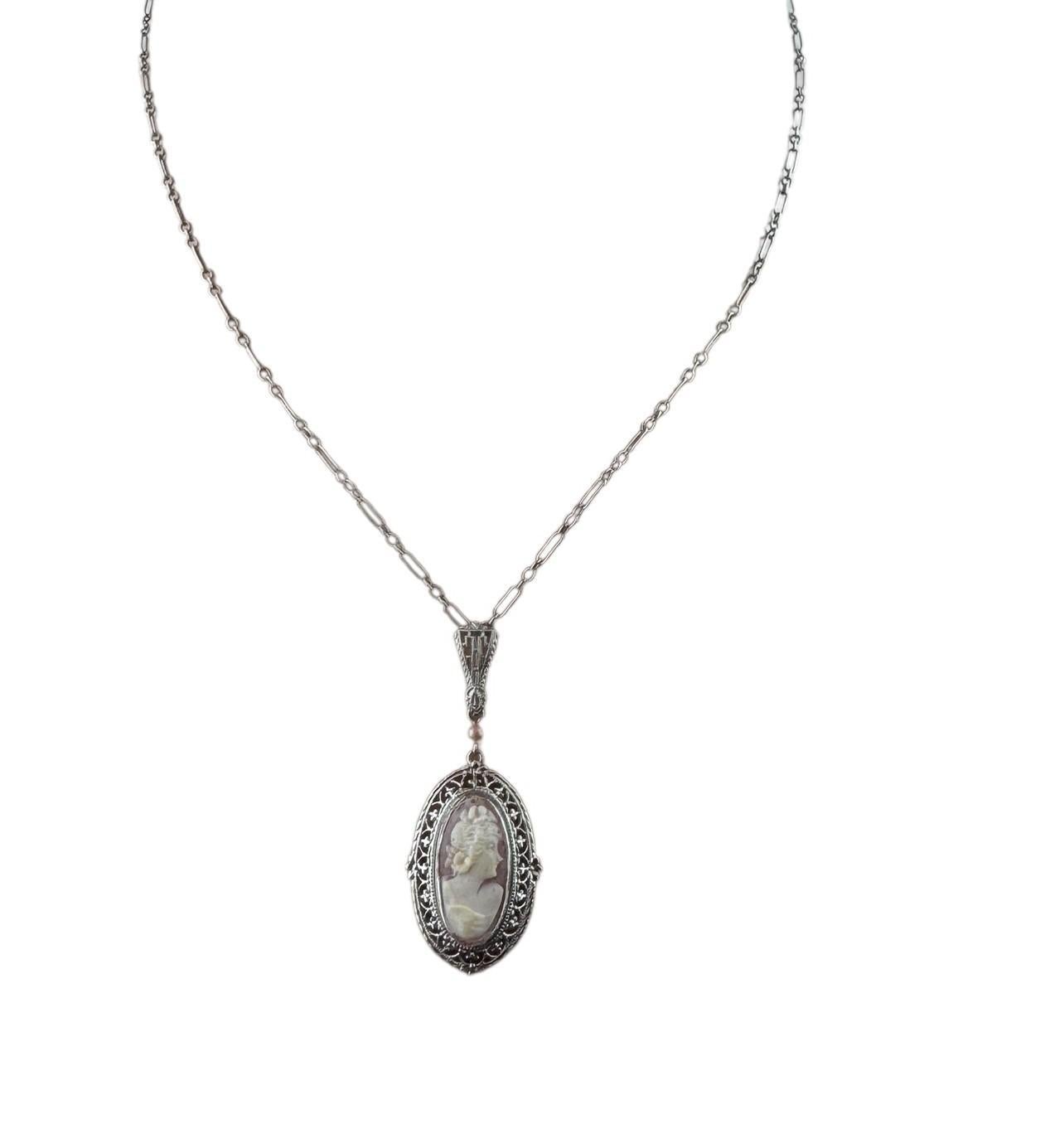 Collier pendentif camée en or blanc 14 carats #21245 en vente 1