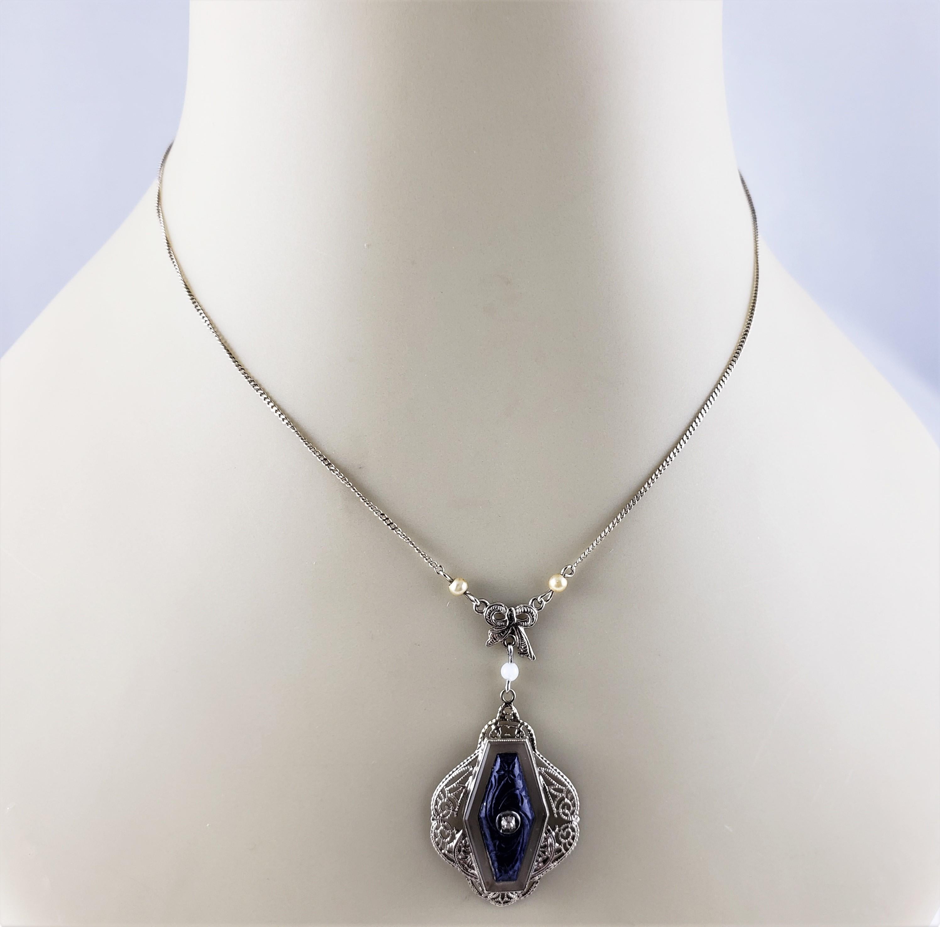 Collana con ciondolo in oro bianco 14 carati con Lapis e diamanti intagliati In condizioni buone in vendita a Washington Depot, CT