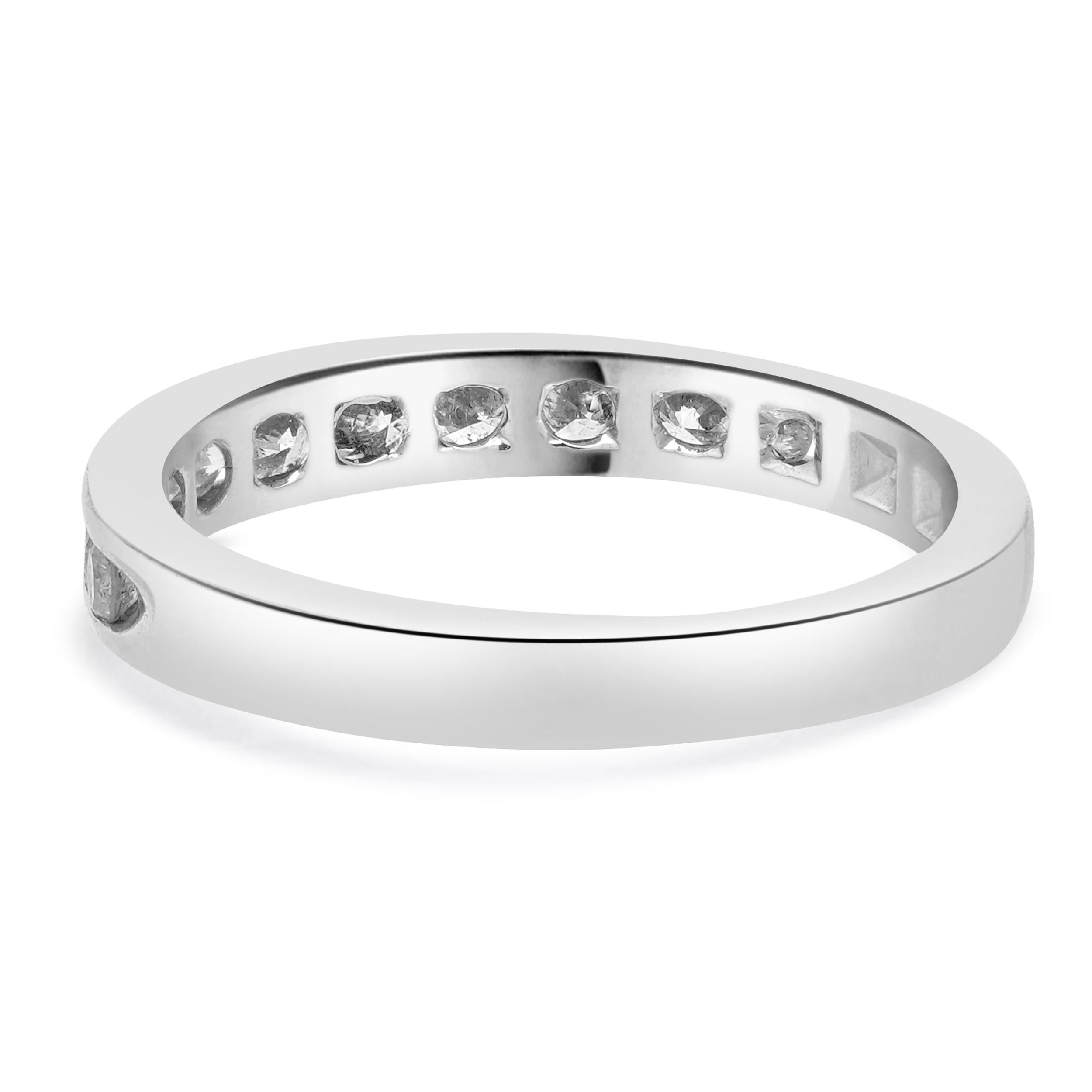 14 Karat Weißgold Channel Set Diamant Jahrestag Band (Rundschliff) im Angebot