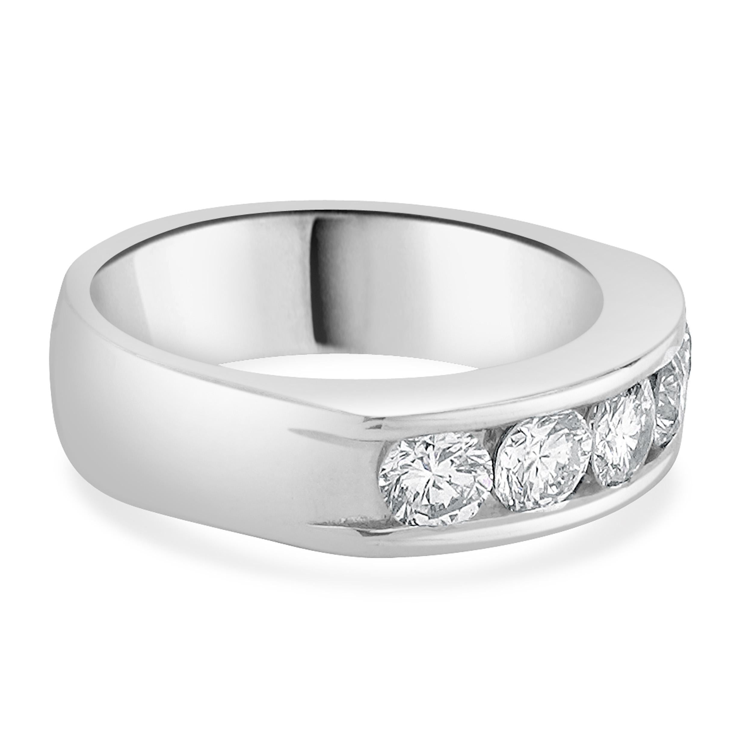 Diamantring aus 14 Karat Weißgold mit Kanalfassung (Rundschliff) im Angebot