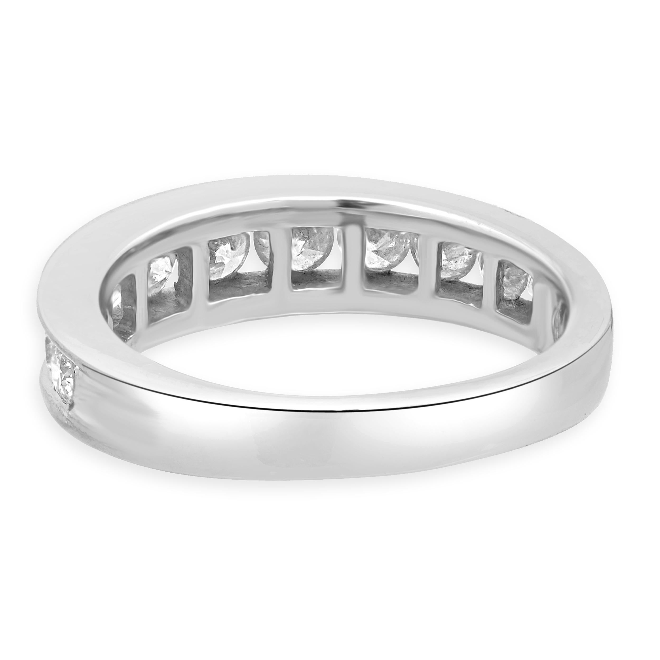 Taglio rotondo Fascia con diamanti incastonati in oro bianco 14 carati in vendita