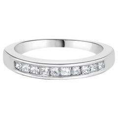 Bandeau en or blanc 14 carats avec diamant taille princesse en Channel Channel Set