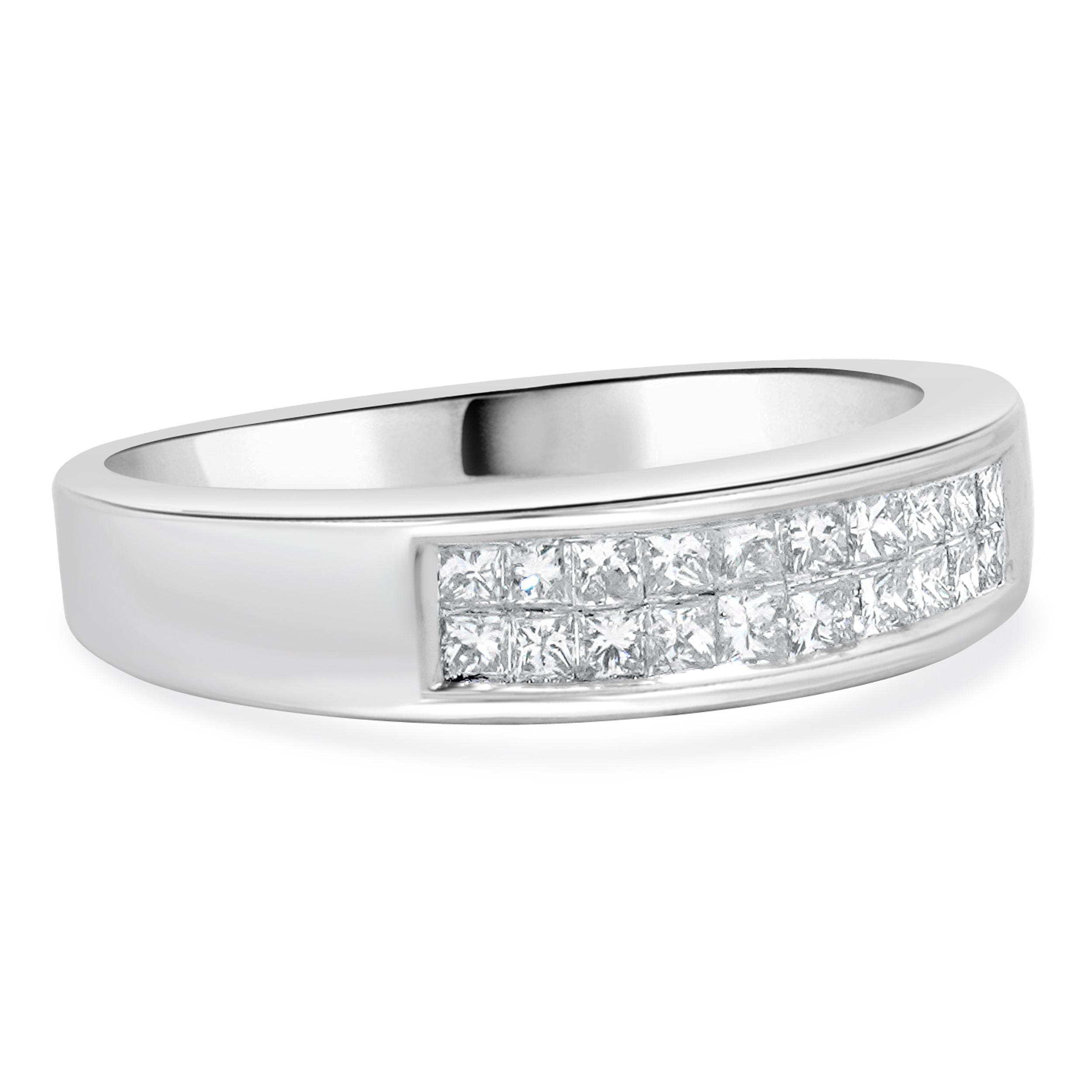 Designer: personalizzato
Materiale: oro bianco 14 carati
Diamanti: 20 taglio princess = 1.00cttw
Colore: J
Chiarezza: SI1-2
Misura dell'anello: 5.25 (si prega di prevedere due giorni di spedizione in più per le richieste di misura)
Peso: 2.63 grammi