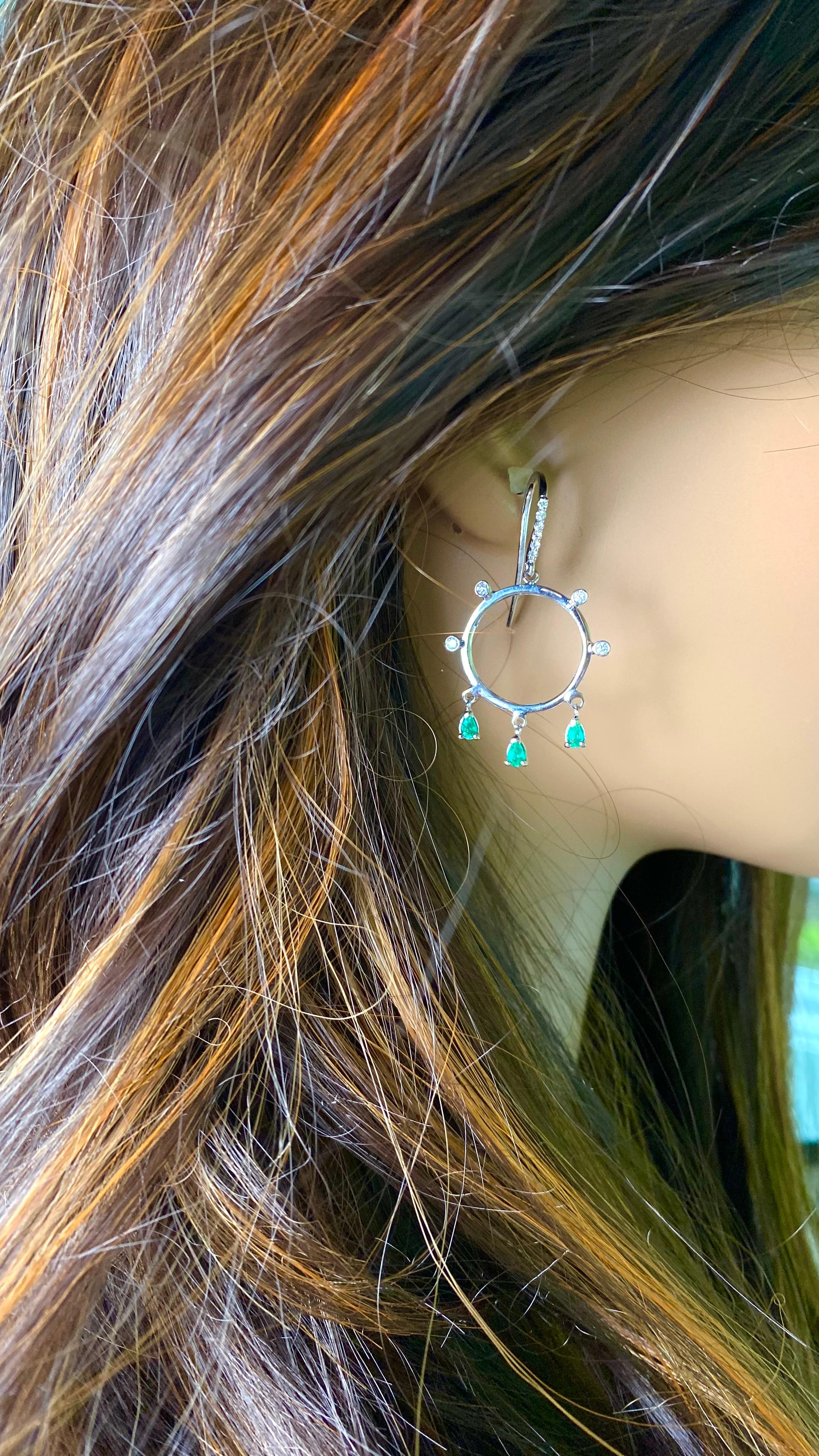 14 Karat White Gold Circle Hoop 1.65 Inch Earrings with Emeralds and Diamonds For Sale 1