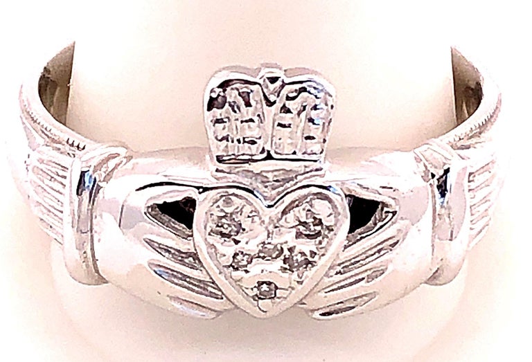Round Cut 14 Karat White Gold Claddagh Diamond Ring For Sale