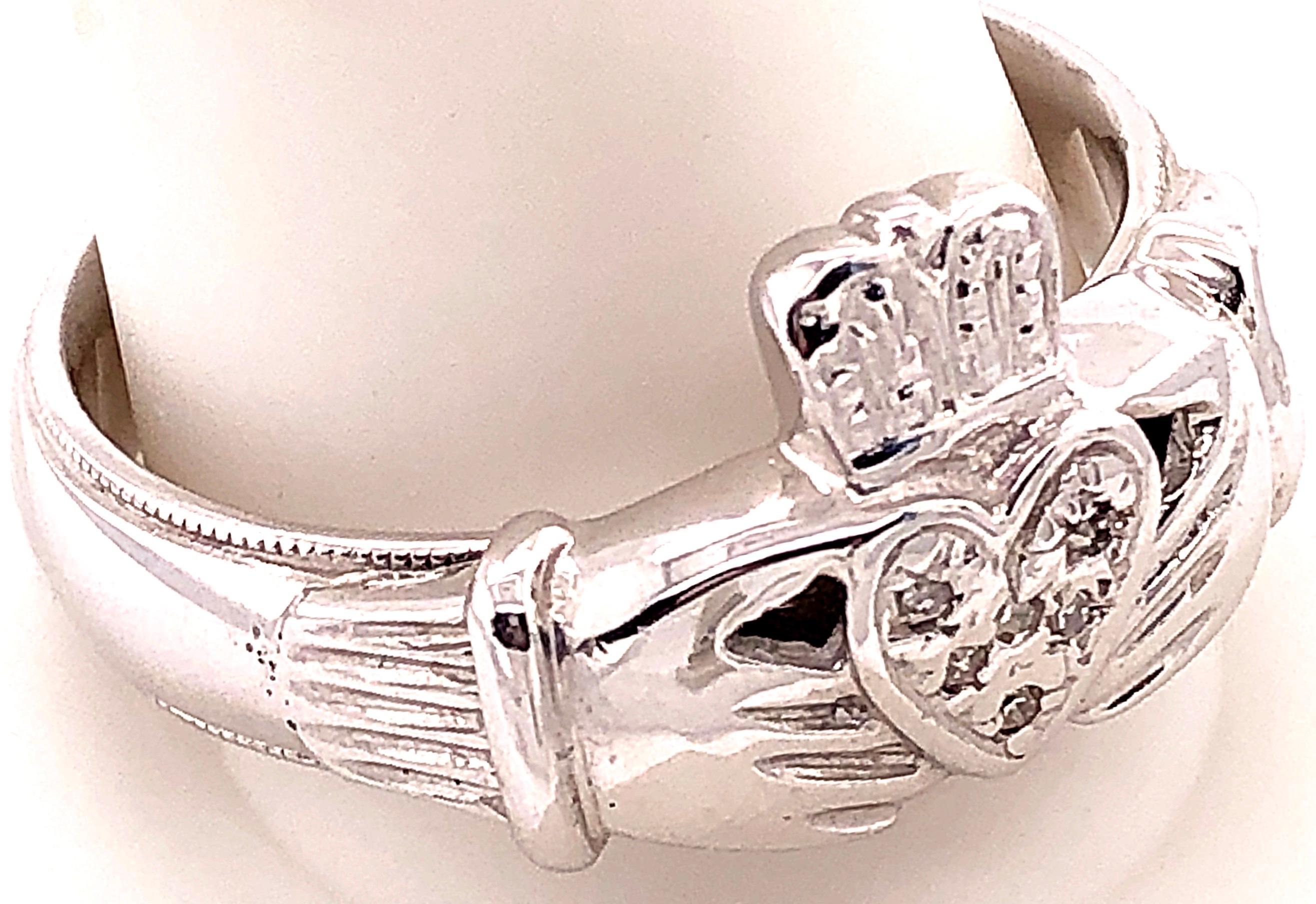 Contemporary 14 Karat White Gold Claddagh Diamond Ring For Sale