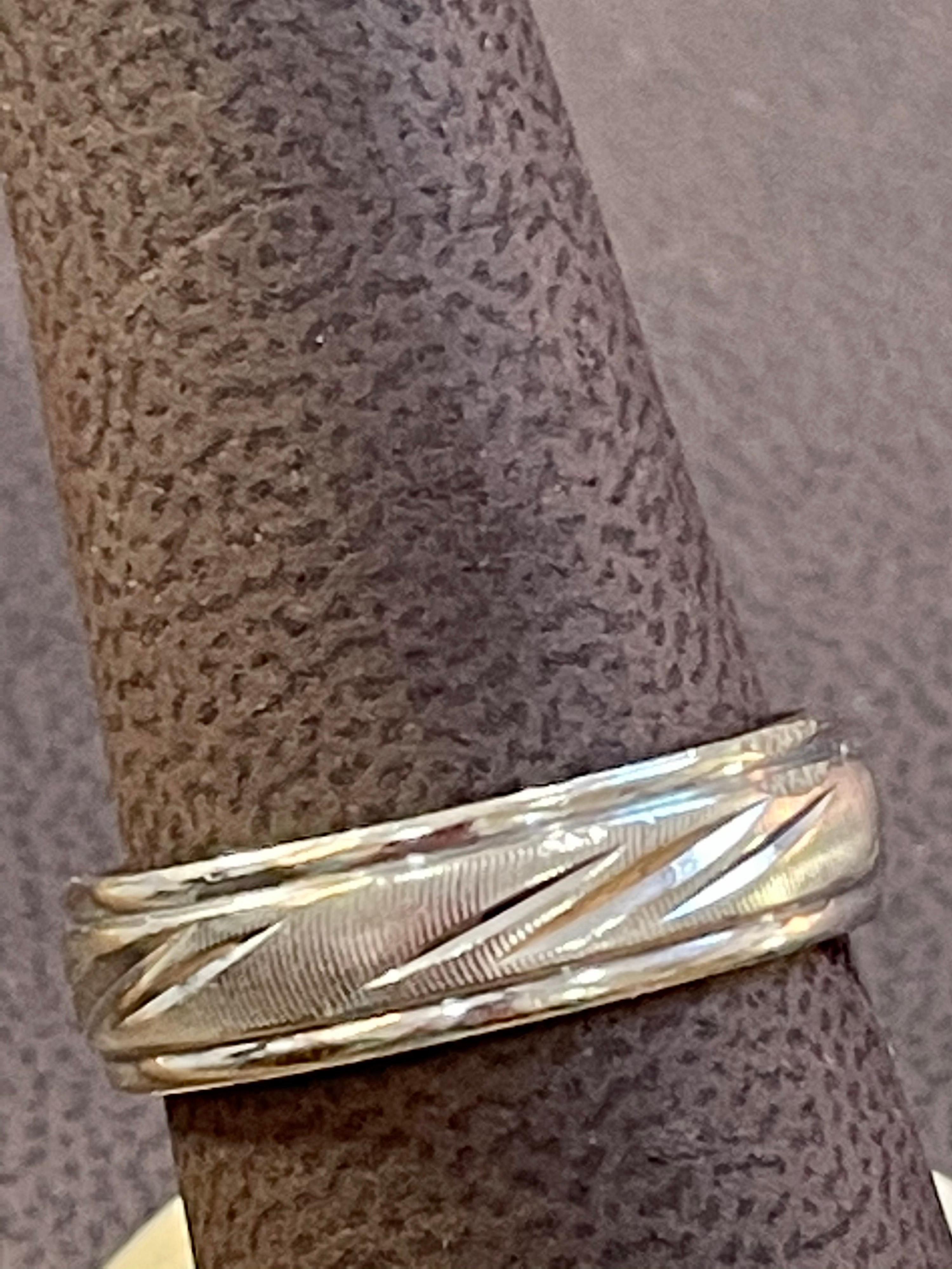14 Karat White Gold Classic Wide Wedding Band With Design Ring, Unisex Size 10 For Sale 3