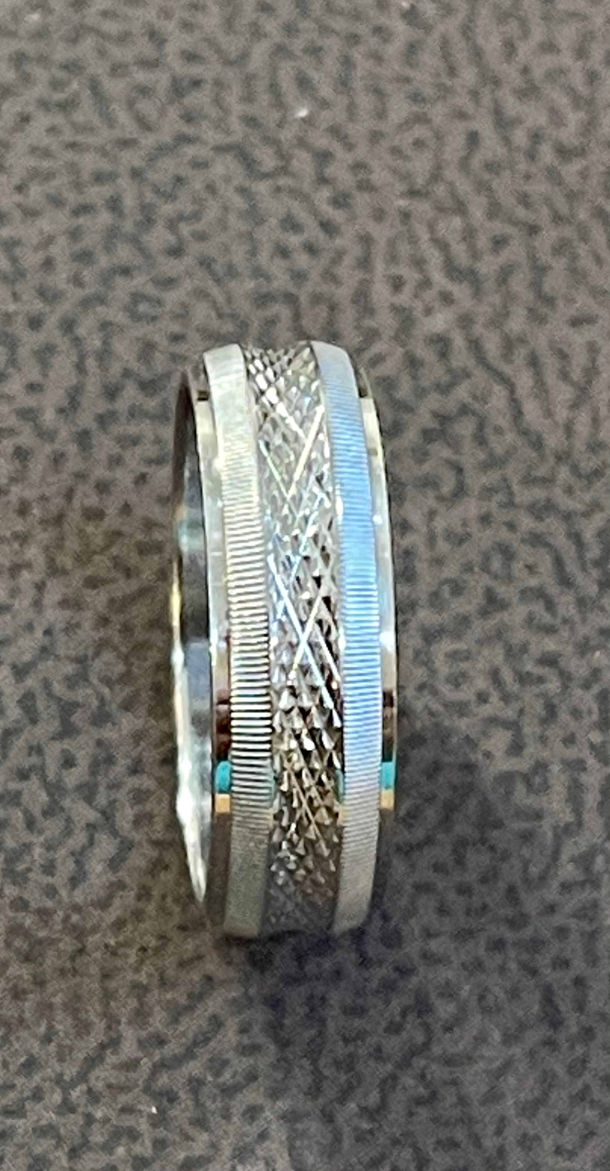 14 Karat White Gold Classic Wide Wedding Band With Design Ring, Unisex  In Excellent Condition For Sale In New York, NY