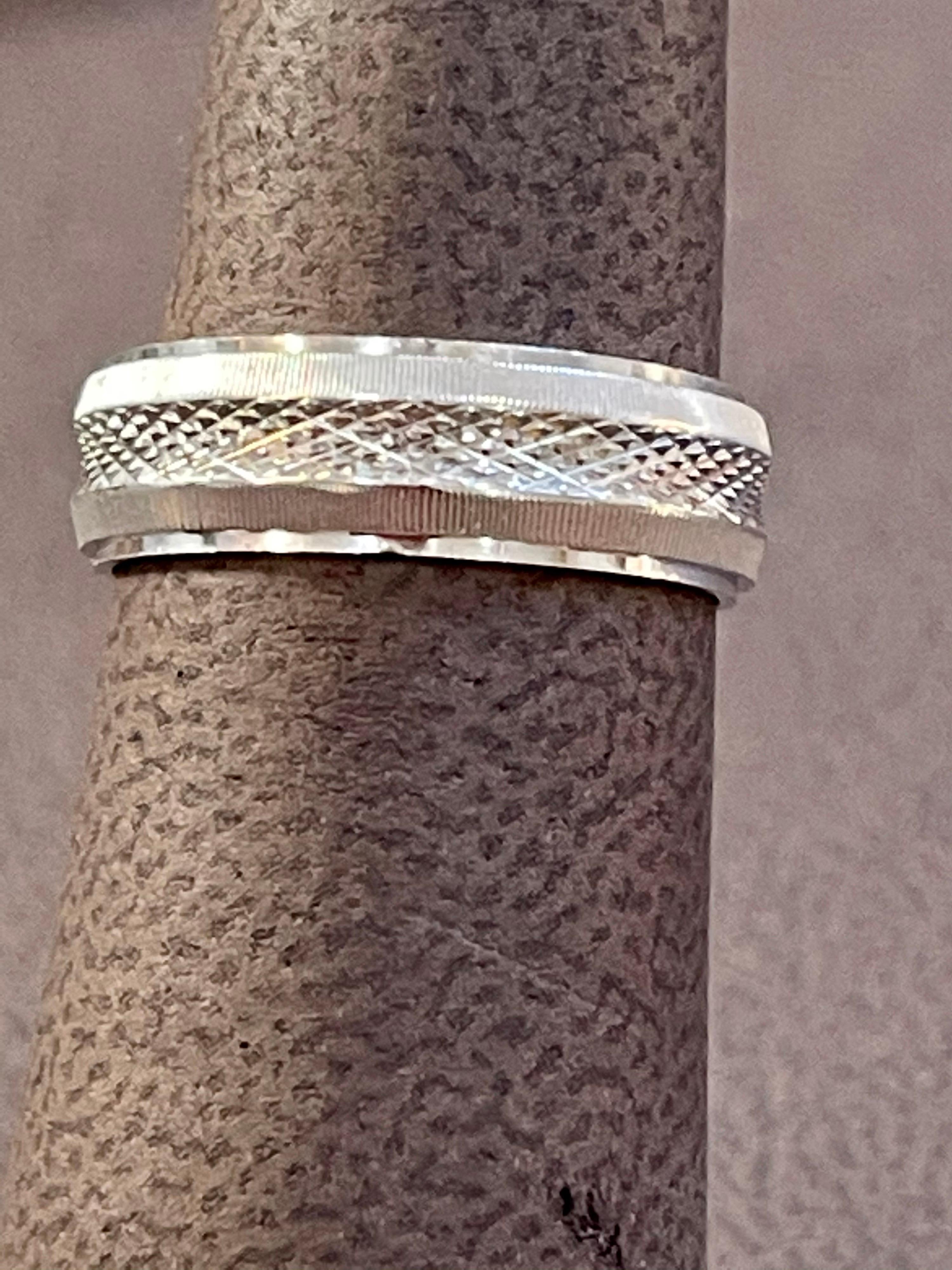 14 Karat White Gold Classic Wide Wedding Band With Design Ring, Unisex  For Sale 4