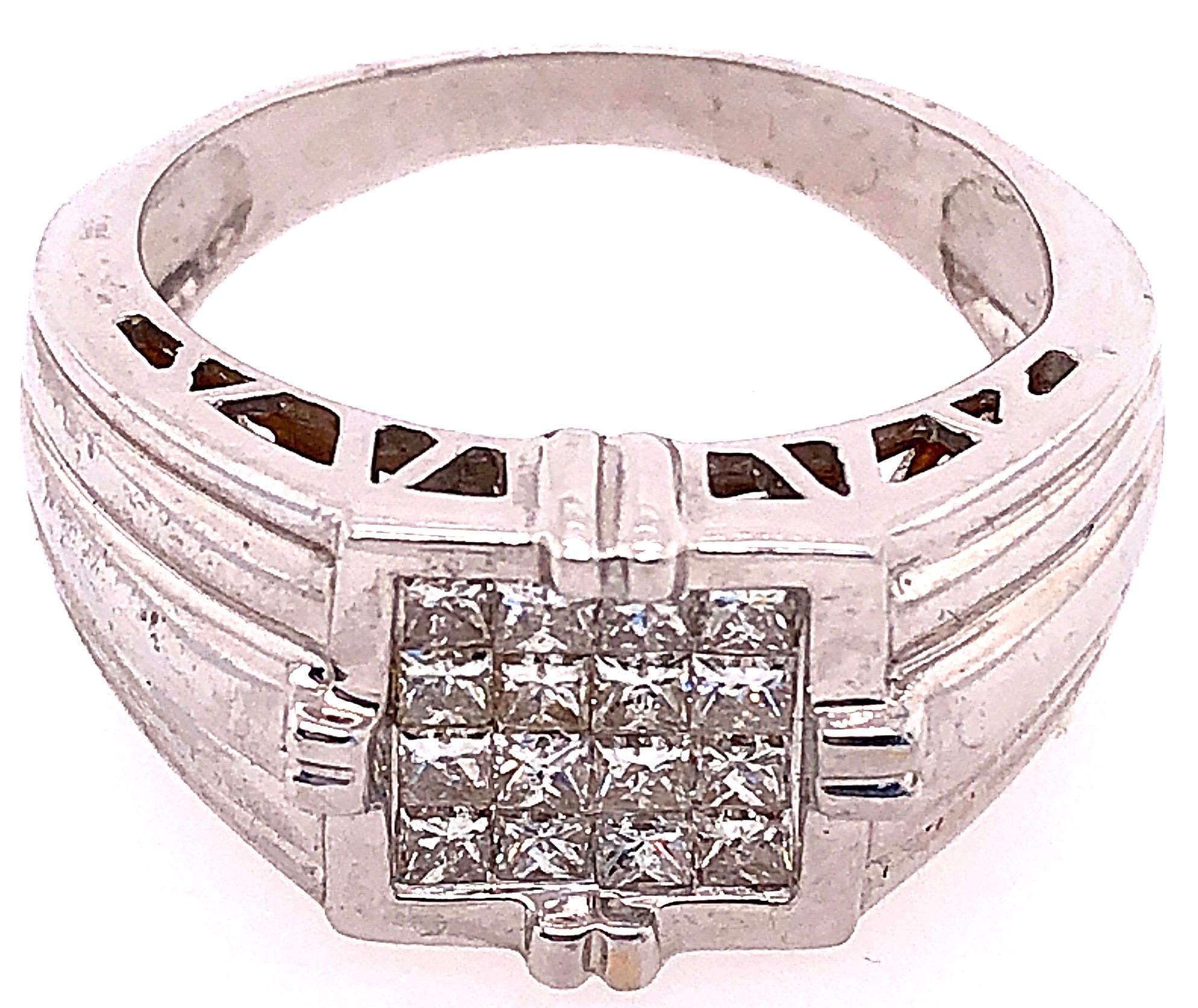 14 Karat White Gold Cluster Diamond Ring For Sale 1
