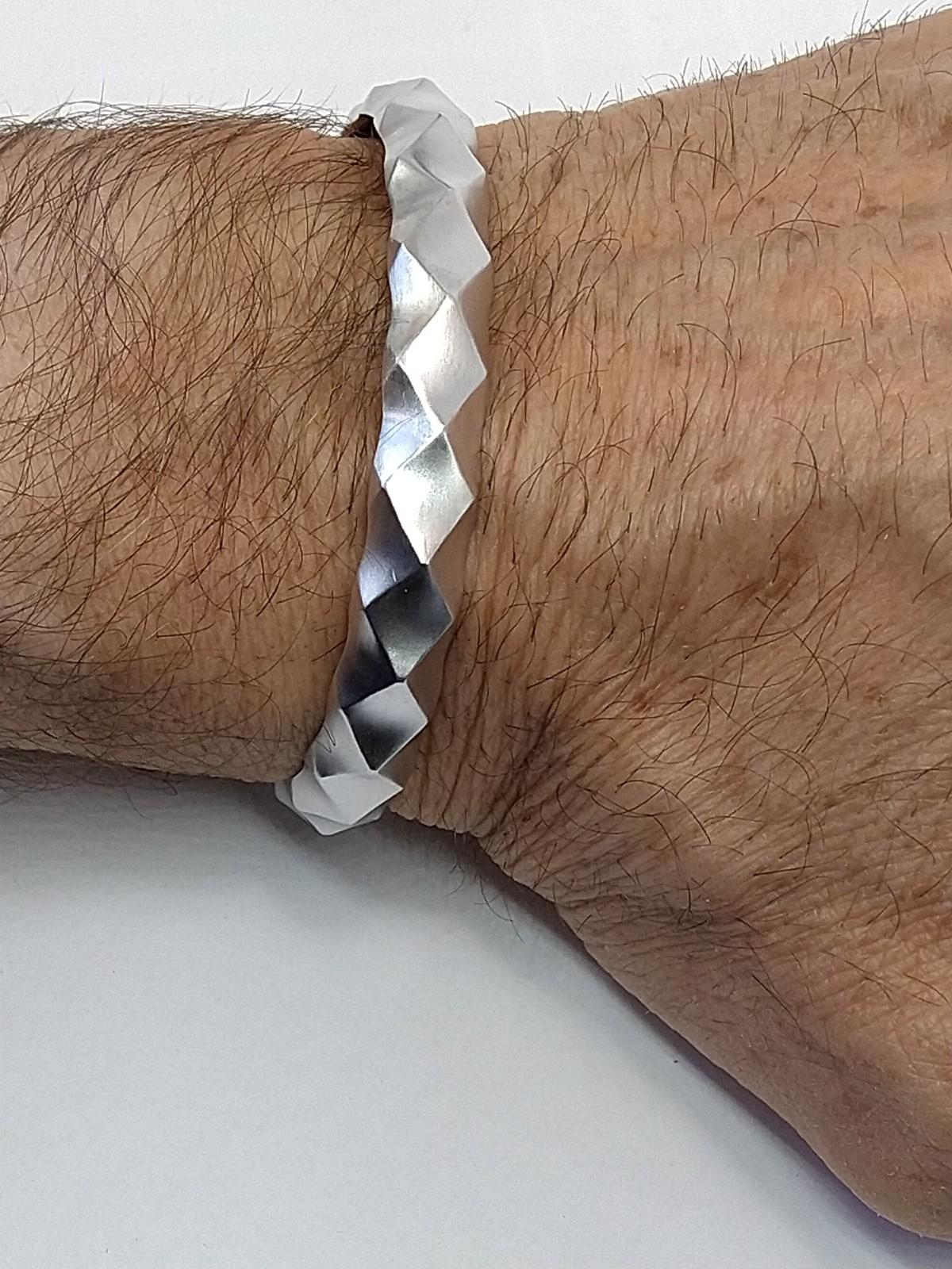 14 Karat White Gold Concave Rhombus Unisex Cuff Bracelet For Sale 2