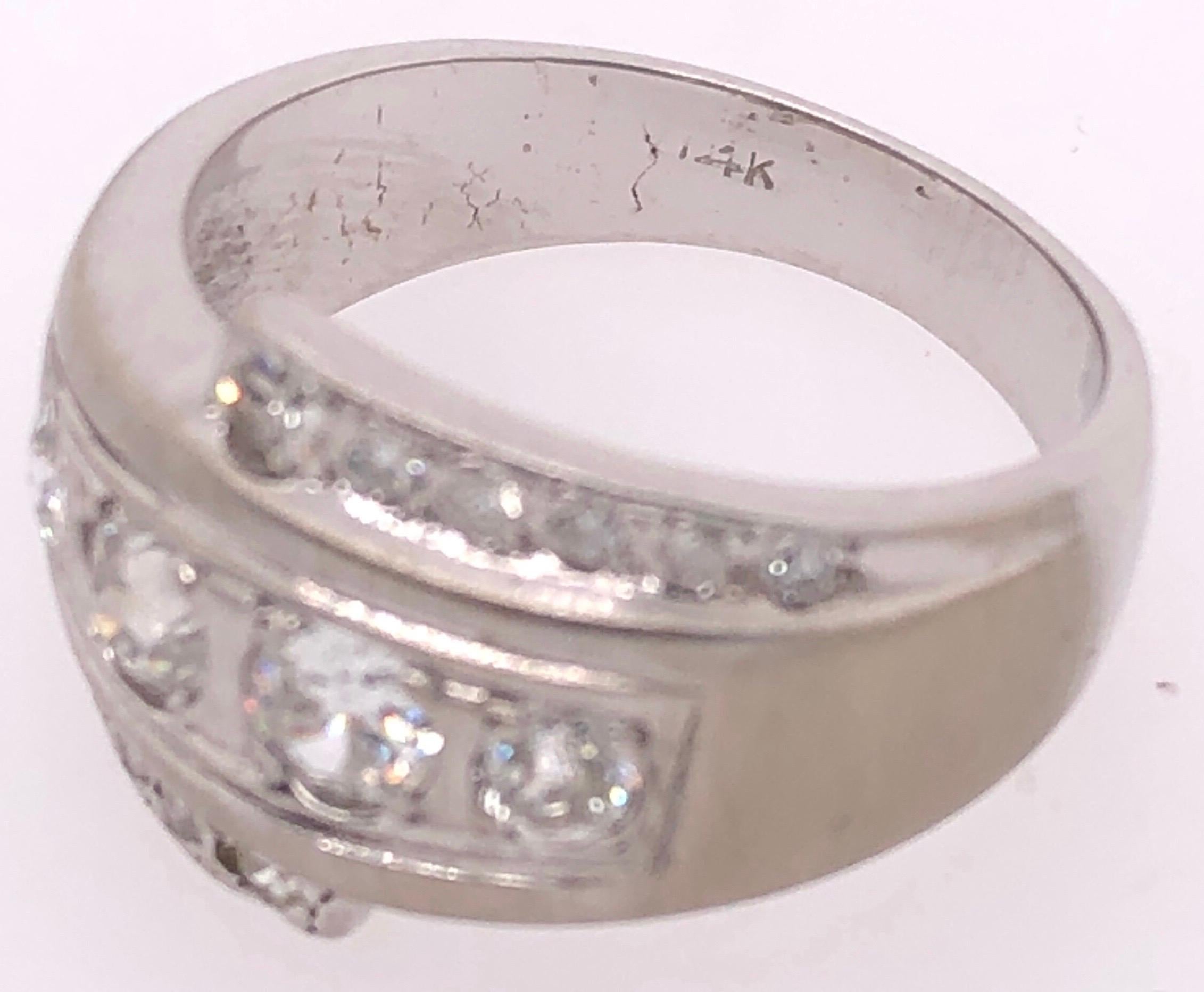 Round Cut 14 Karat White Gold Contemporary Diamond Band Wedding Bridal Ring For Sale