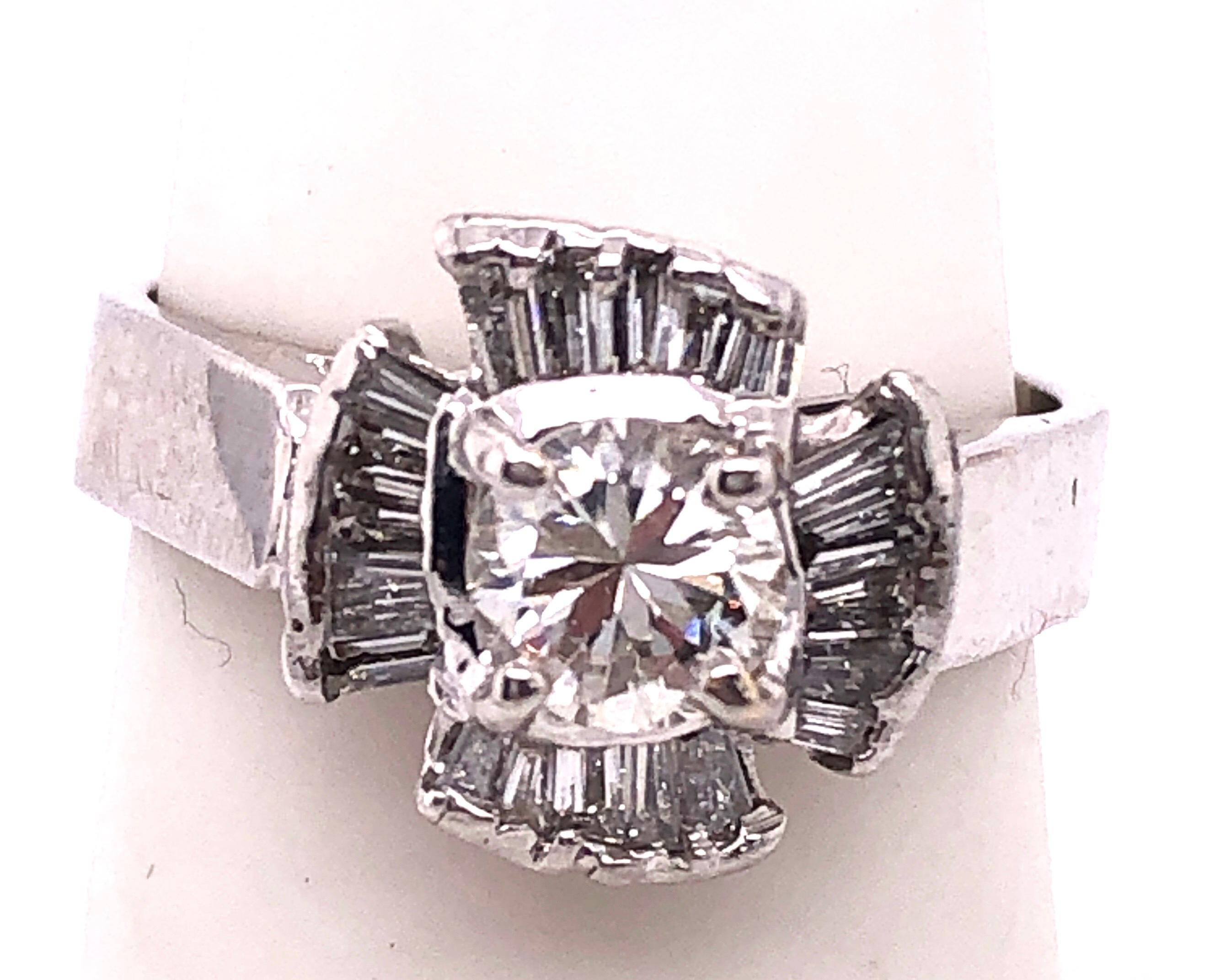 14 Karat White Gold Contemporary Ring with Diamond Cluster 1.00 TDW In Good Condition For Sale In Manhasset, NY