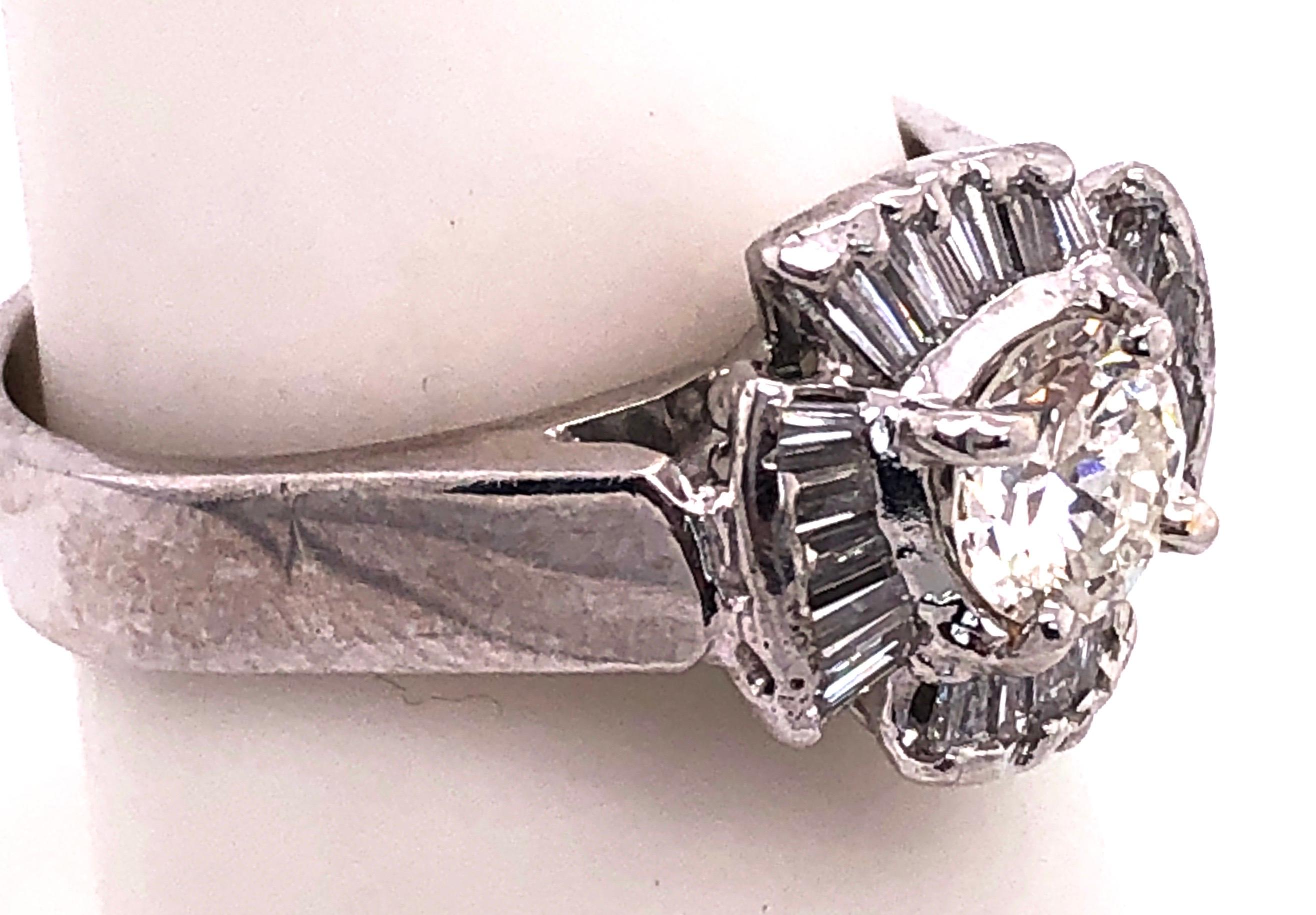14 Karat White Gold Contemporary Ring with Diamond Cluster 1.00 TDW For Sale 2