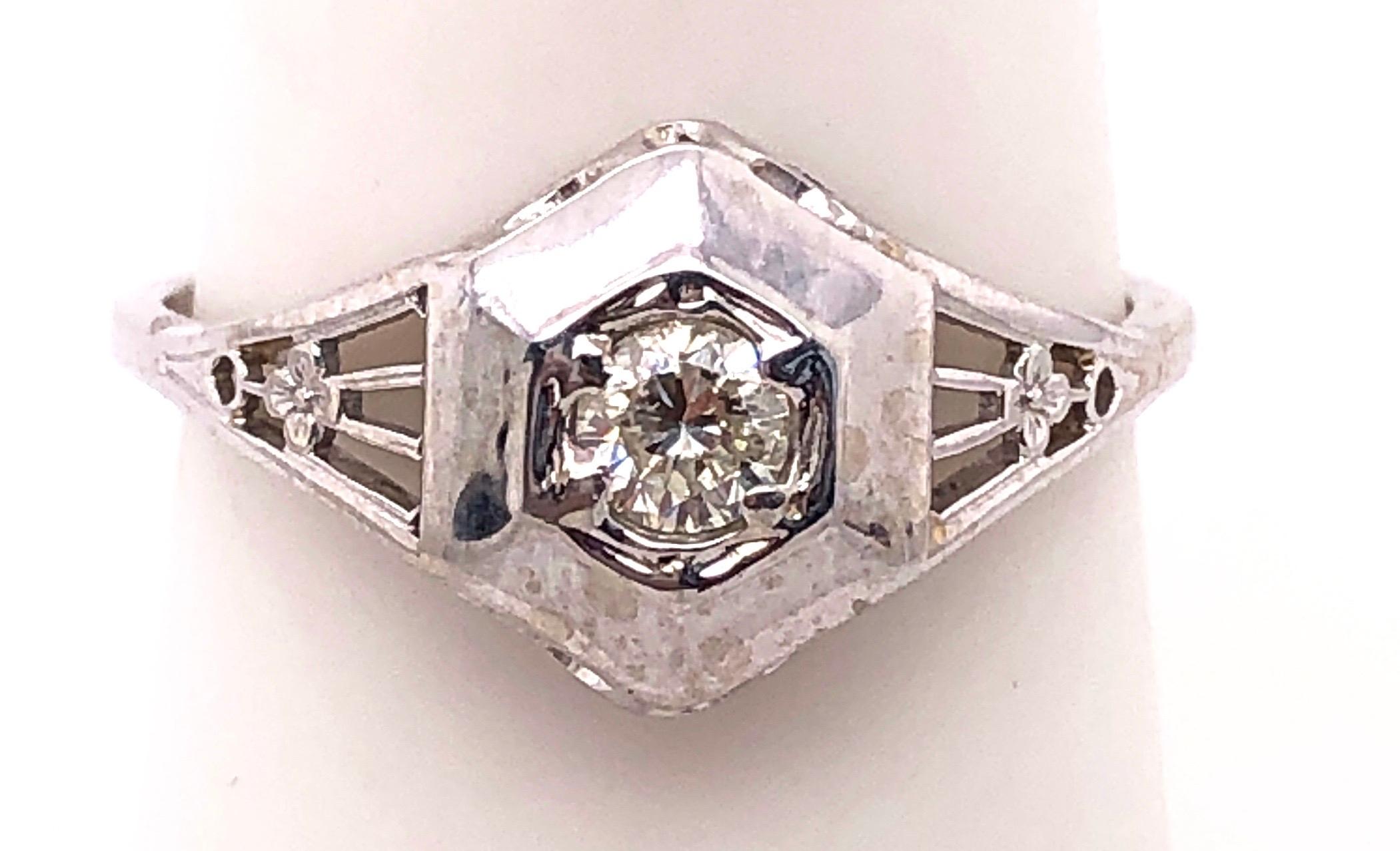 14 Karat White Gold Contemporary Ring with Round Diamond In Good Condition For Sale In Manhasset, NY