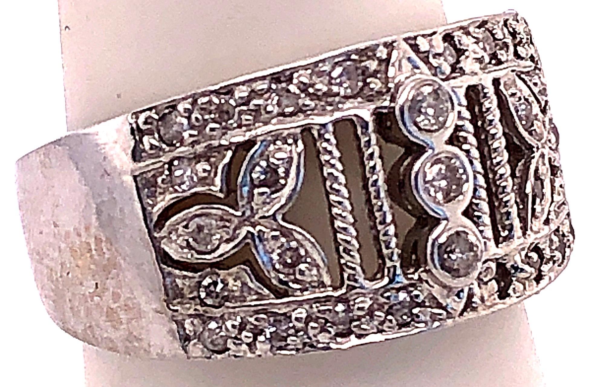 Anillo Contemporáneo de Oro Blanco de 14 Kilates con Diamantes Redondos en Bueno estado para la venta en Manhasset, NY