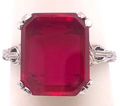 Bague contemporaine en or blanc 14 carats de style rubis
