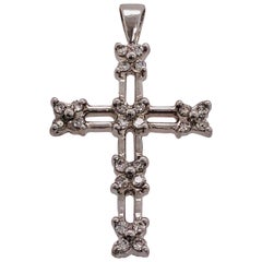 Pendentif croix en or blanc 14 carats avec diamants d'un poids total de 0,25 carat