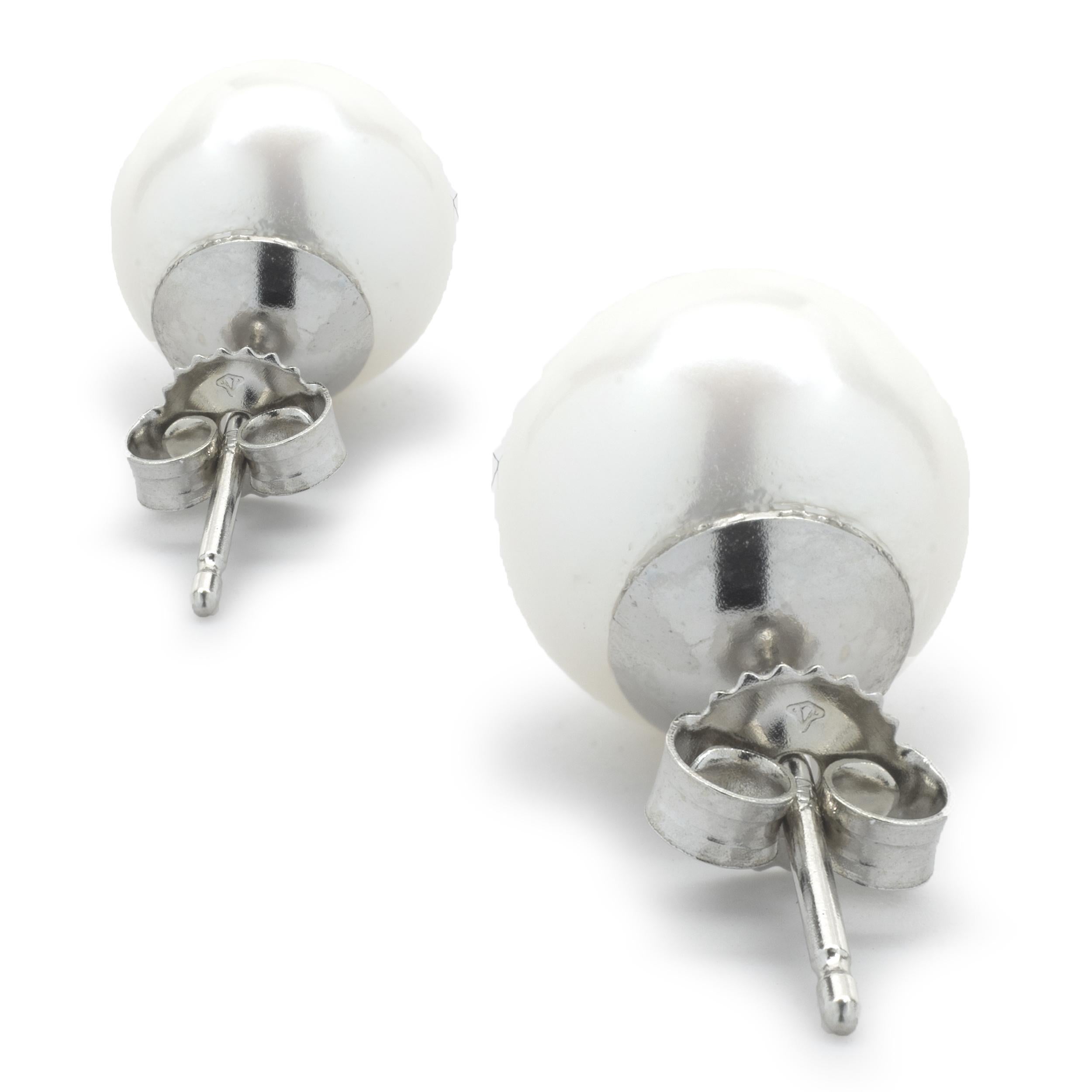 14 Karat White Gold Cultured Freshwater Pearl Studs In Excellent Condition For Sale In Scottsdale, AZ