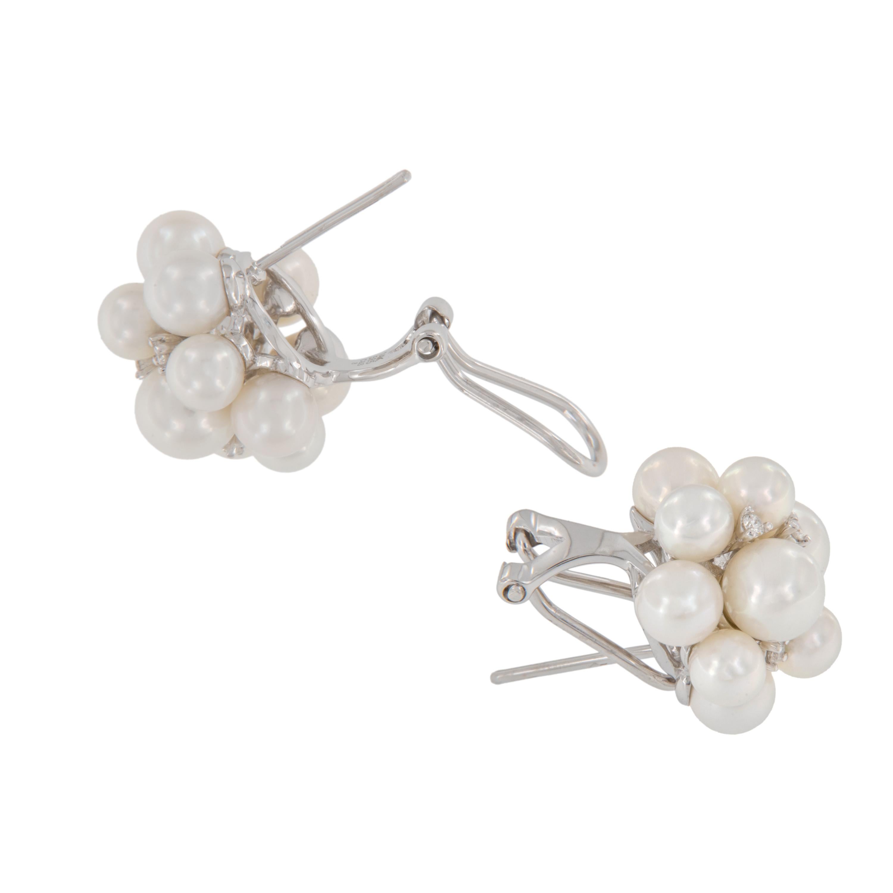 Pendientes Racimo Burbuja de Diamantes y Perlas Cultivadas en Oro Blanco de 14 Kilates Contemporáneo en venta