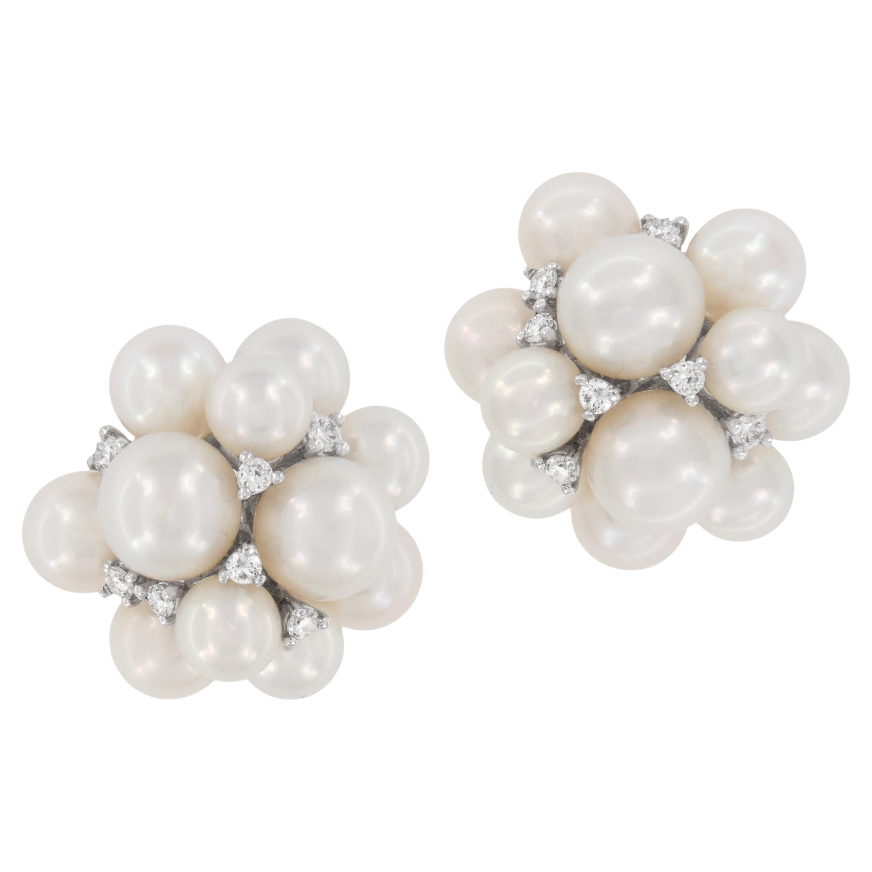 Pendientes Racimo Burbuja de Diamantes y Perlas Cultivadas en Oro Blanco de 14 Kilates en venta