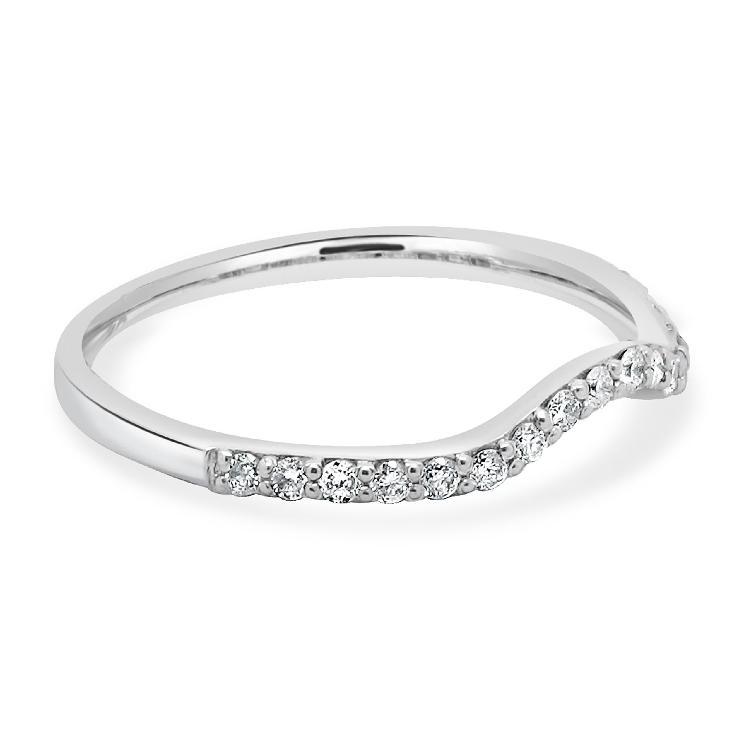 14 Karat White Gold Curved Diamond Band In Excellent Condition For Sale In Scottsdale, AZ