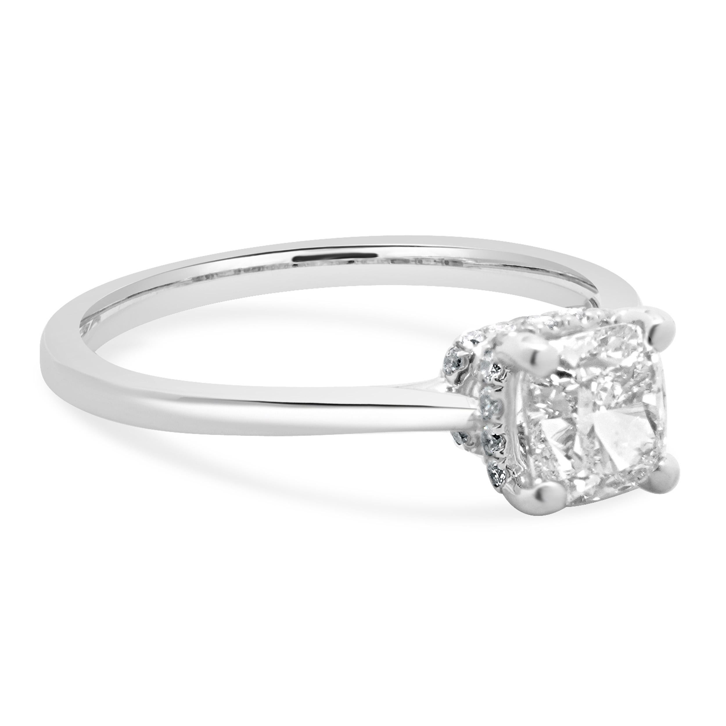 Bague de fiançailles en or blanc 14 carats avec diamant taille coussin Excellent état - En vente à Scottsdale, AZ
