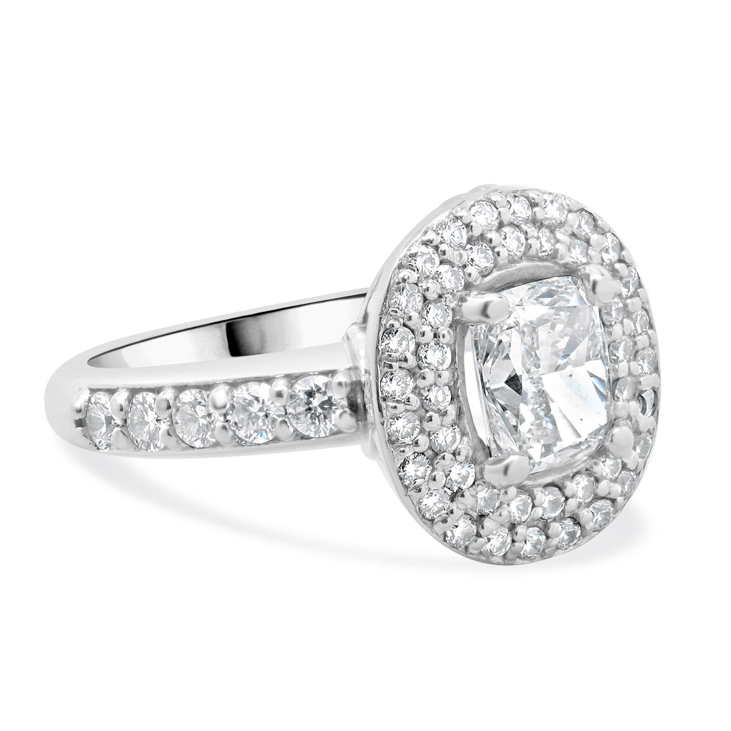 Anello di fidanzamento con diamante taglio cuscino in oro bianco 14 carati In condizioni ottime in vendita a Scottsdale, AZ