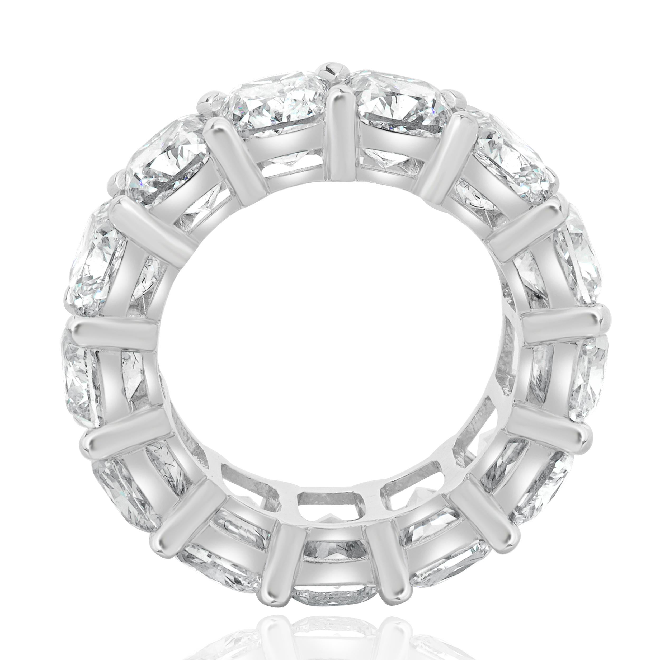 Platinum Cushion Cut Diamond Eternity Band In Excellent Condition For Sale In Scottsdale, AZ