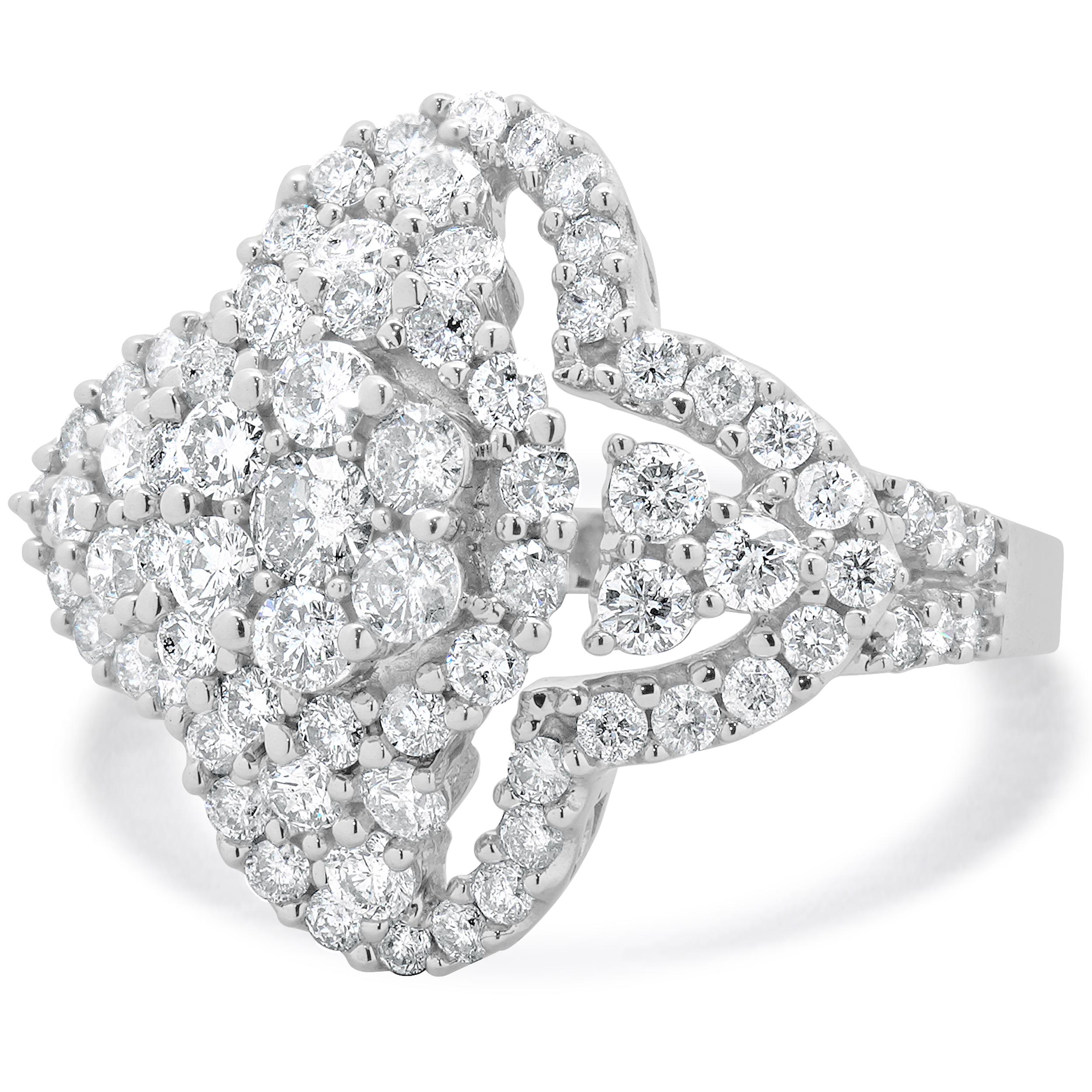 Matériau : Or blanc 14K
Diamant : 81 diamants ronds de taille brillant = 1,23cttw
Couleur : H
Clarté : I1
Taille de l'anneau : 7 (veuillez prévoir jusqu'à 2 jours ouvrables supplémentaires pour les demandes de taille)
Poids : 7,7 grammes