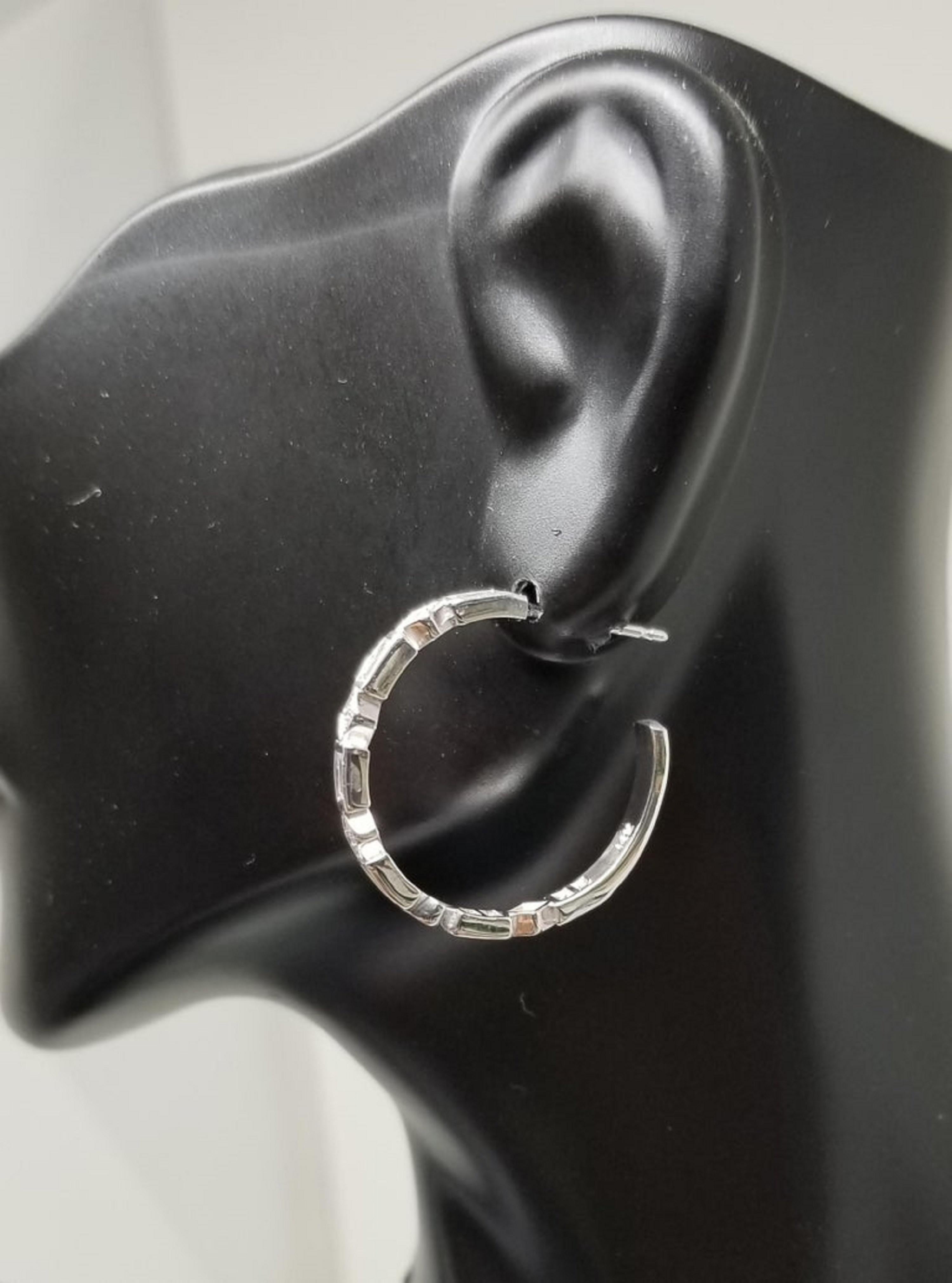 Boucles d'oreilles en or blanc 14 carats avec diamants baguettes et ronds Unisexe en vente