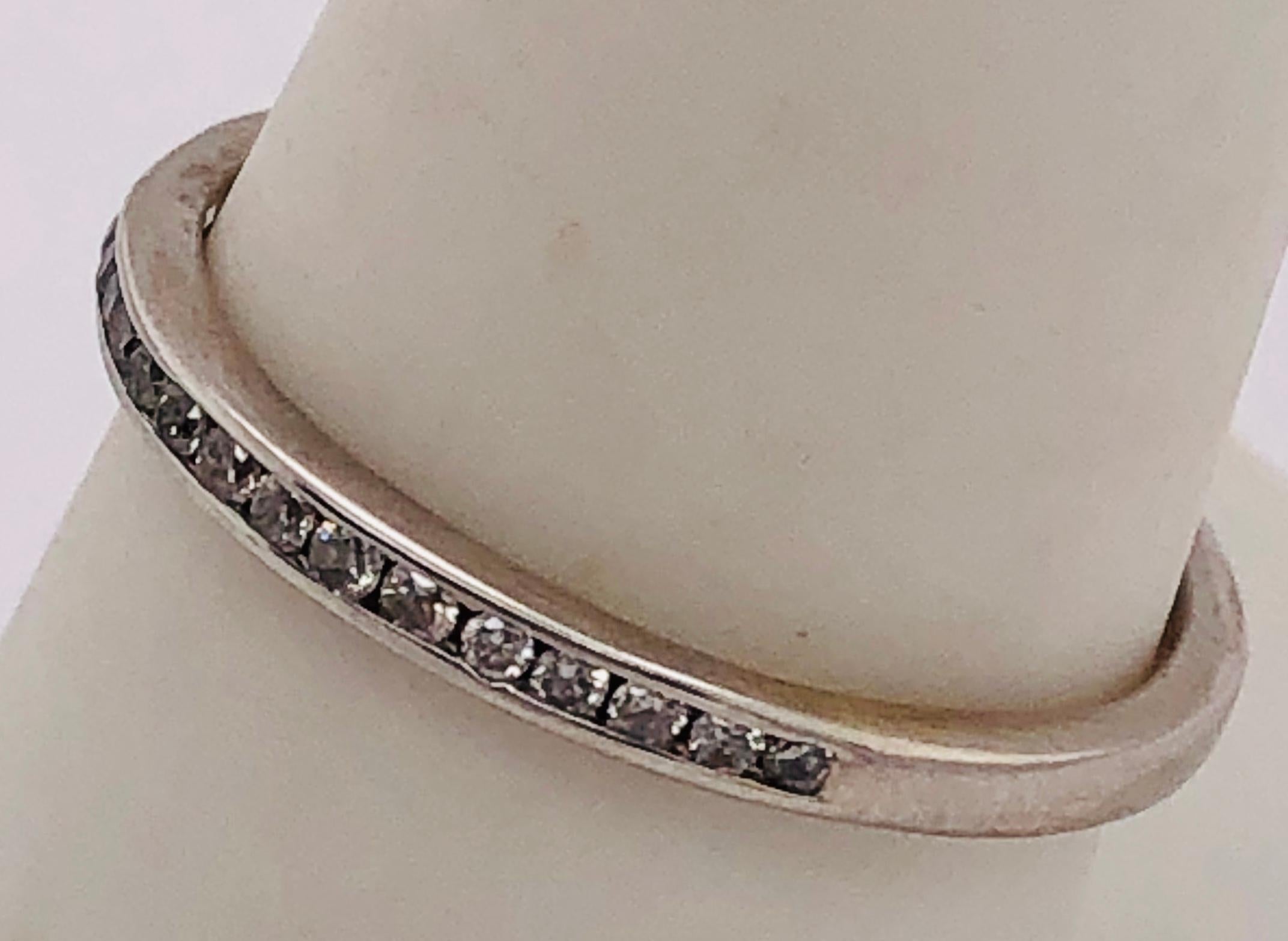 14 Karat White Gold Diamond Band / Bridal Ring In Good Condition For Sale In Manhasset, NY