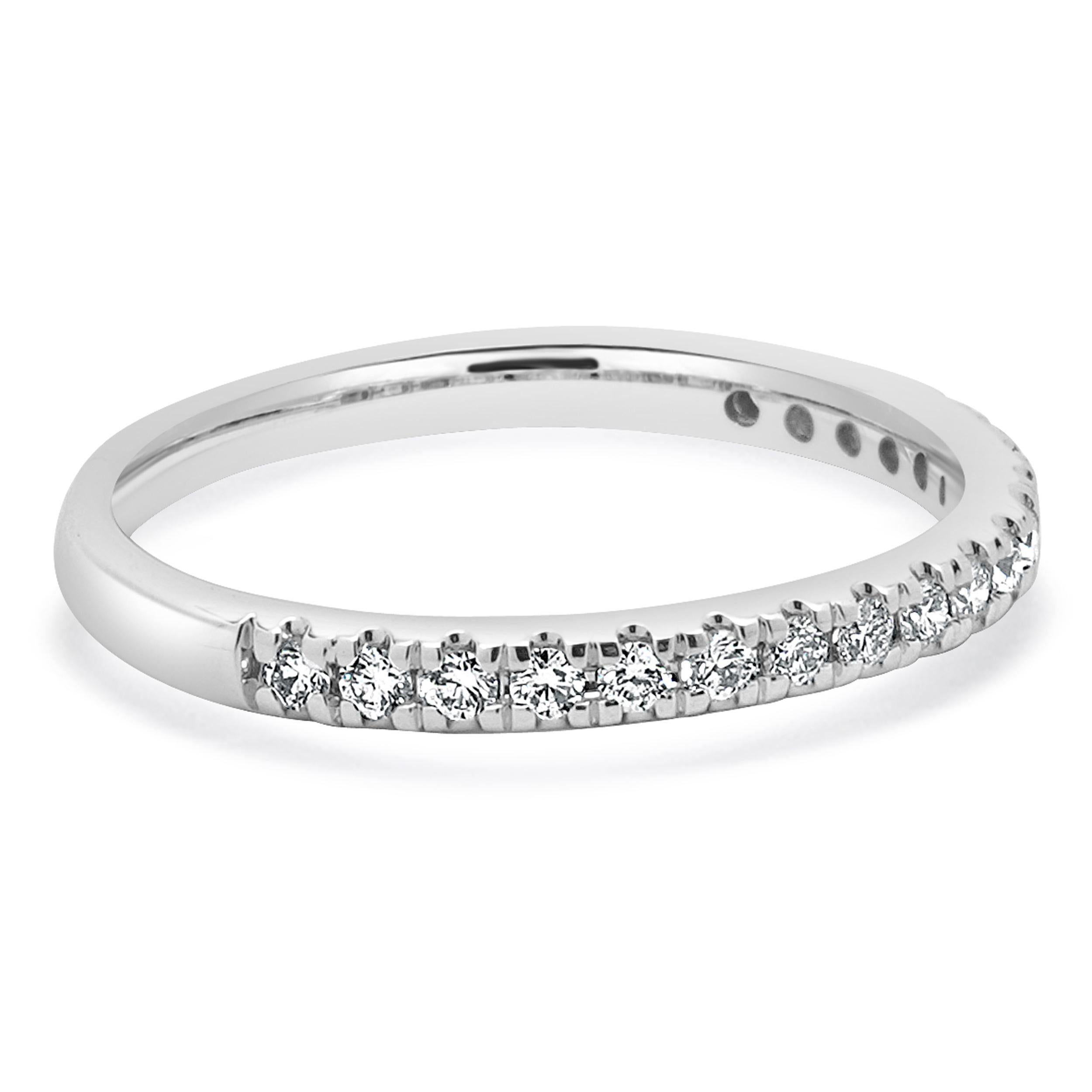 Diseñador: custom
Material: oro blanco de 14 quilates
Diamante: talla brillante redonda = 0,30ctw
Color: G
Claridad: SI1
Tamaño del anillo: 6.5 (prevea dos días de envío adicionales para las solicitudes de tamaño)
Peso: 2.30 gramos