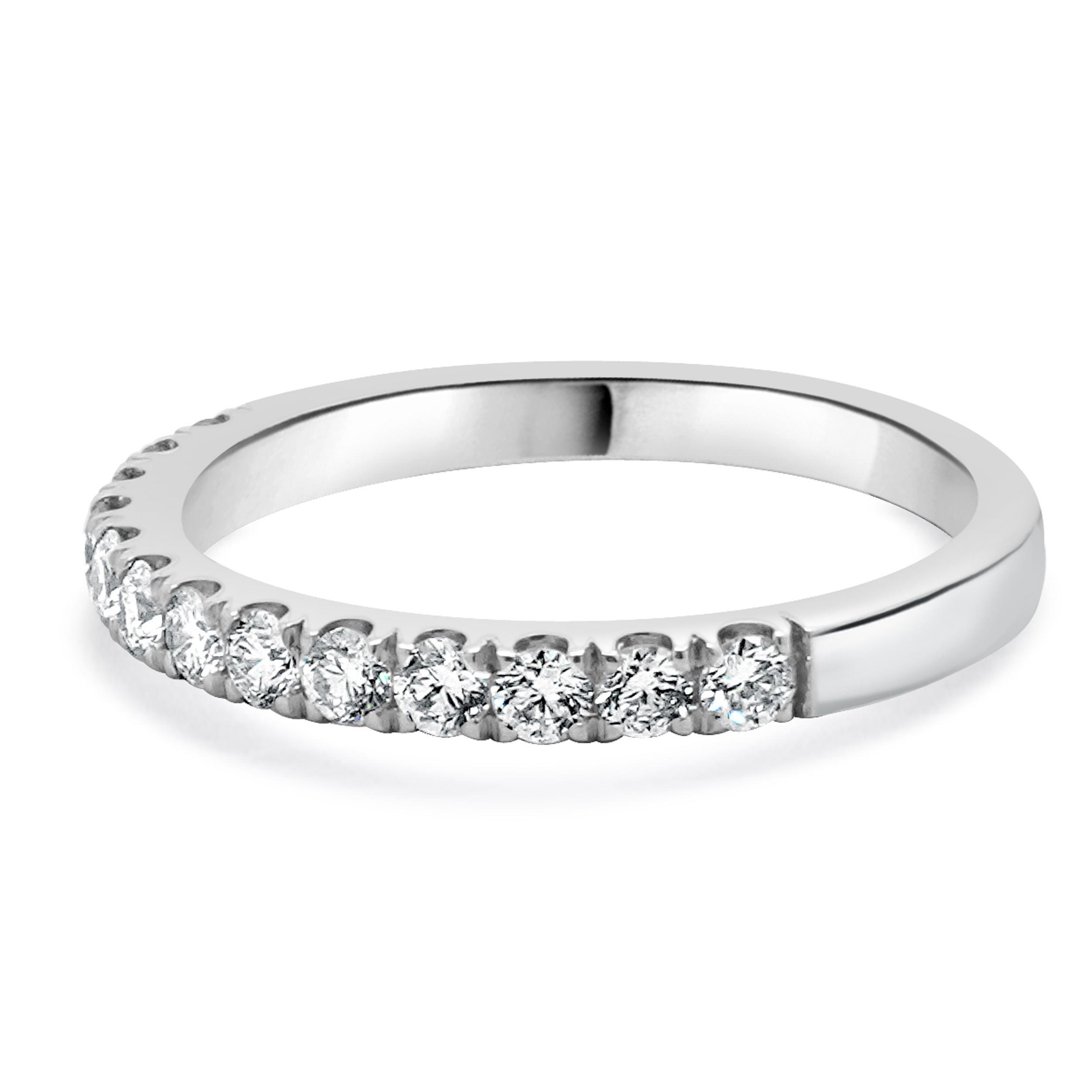 Designer: personalizzato
Materiale: oro bianco 14 carati
Diamante: taglio rotondo brillante = 0,50cttw
Colore: H
Chiarezza: SI1
Misura dell'anello: 6.5 (si prega di prevedere due giorni di spedizione in più per le richieste di misura)
Peso: 2.43